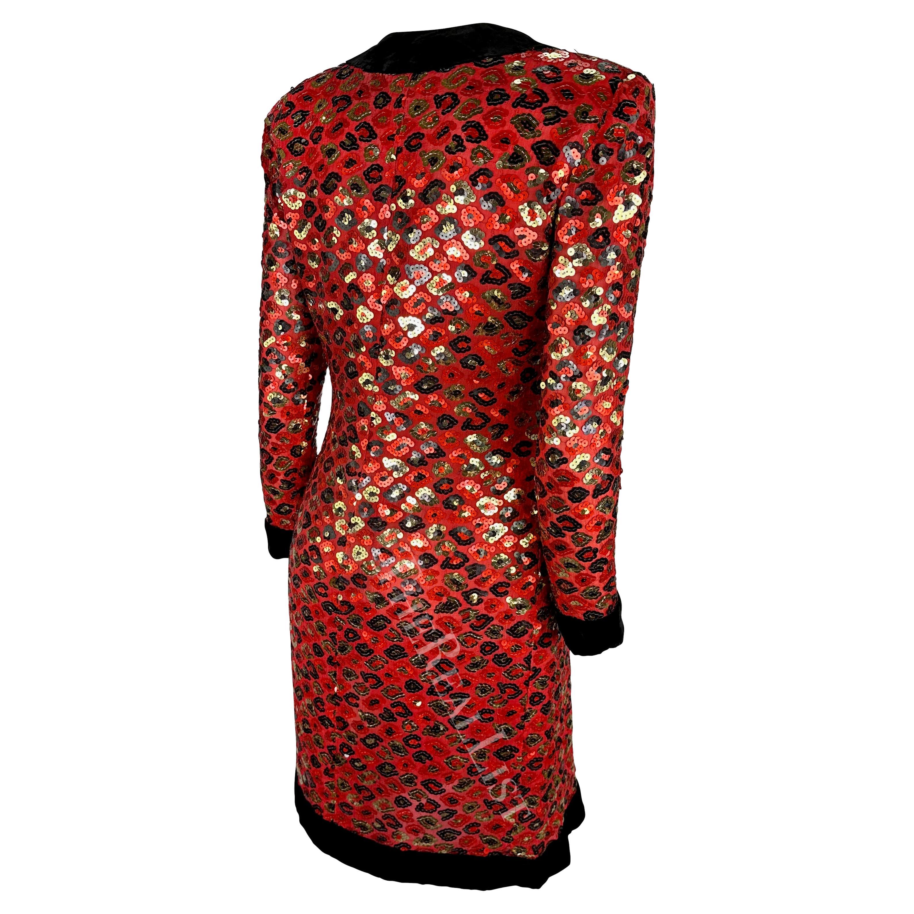 Robe portefeuille Givenchy rouge à sequins et bordée de velours à motif léopard des années 1980 en vente 2