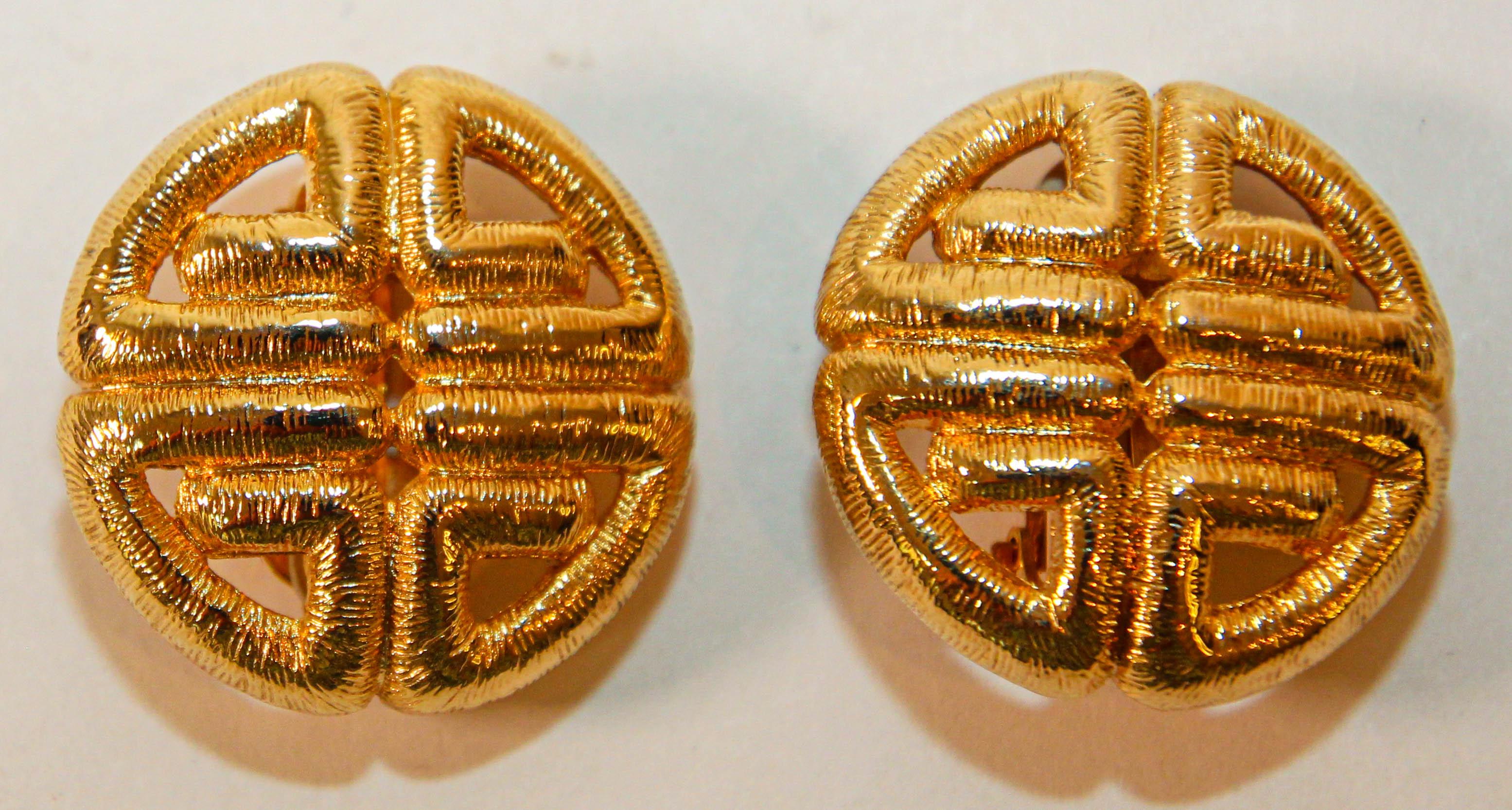 1980s GIVENCHY Vintage Logo Earrings Clip-on Gold Plated For Sale 7