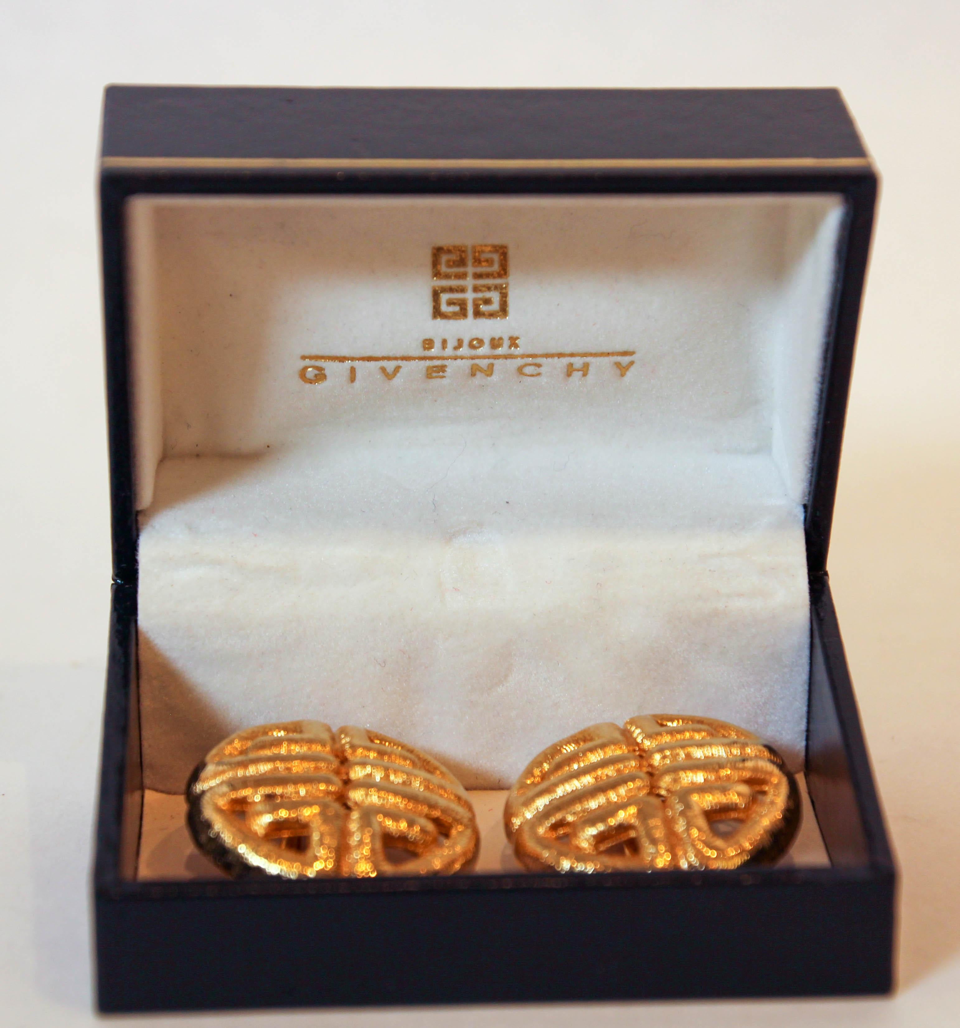 1980s GIVENCHY Vintage Logo Earrings Clip-on Gold Plated For Sale 10