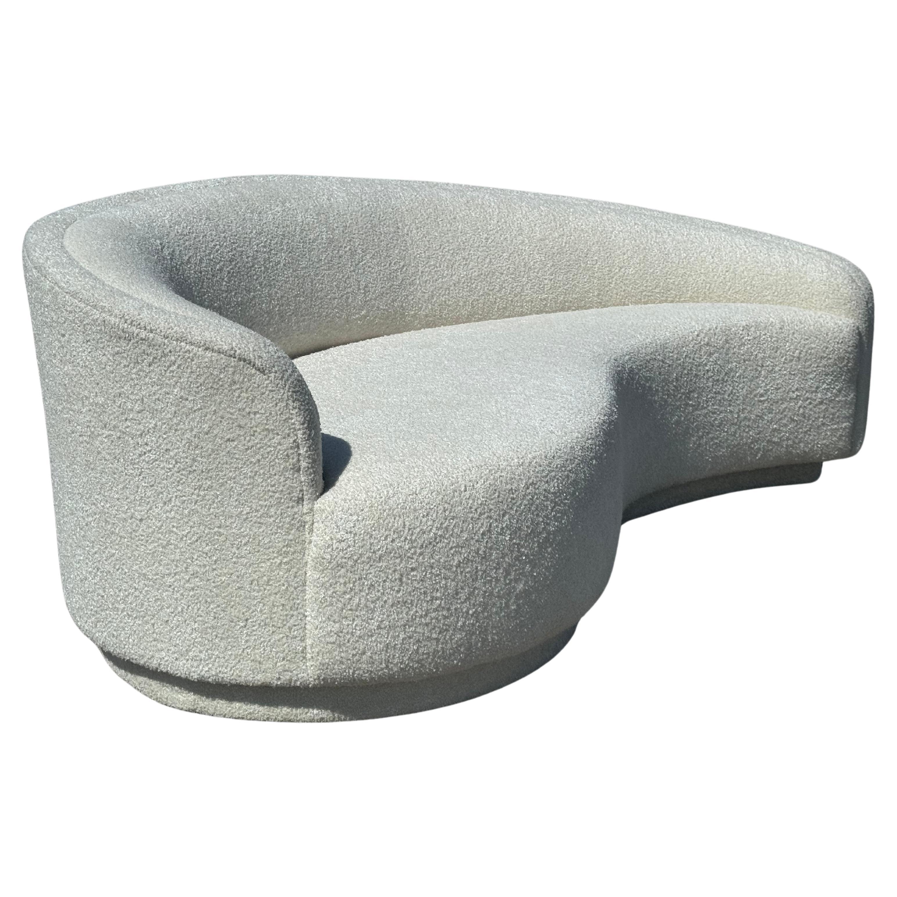 1980s Glamours Curved Sofa - Chaise by Vladimir Kagan for Weiman in White Bouclé For Sale 6