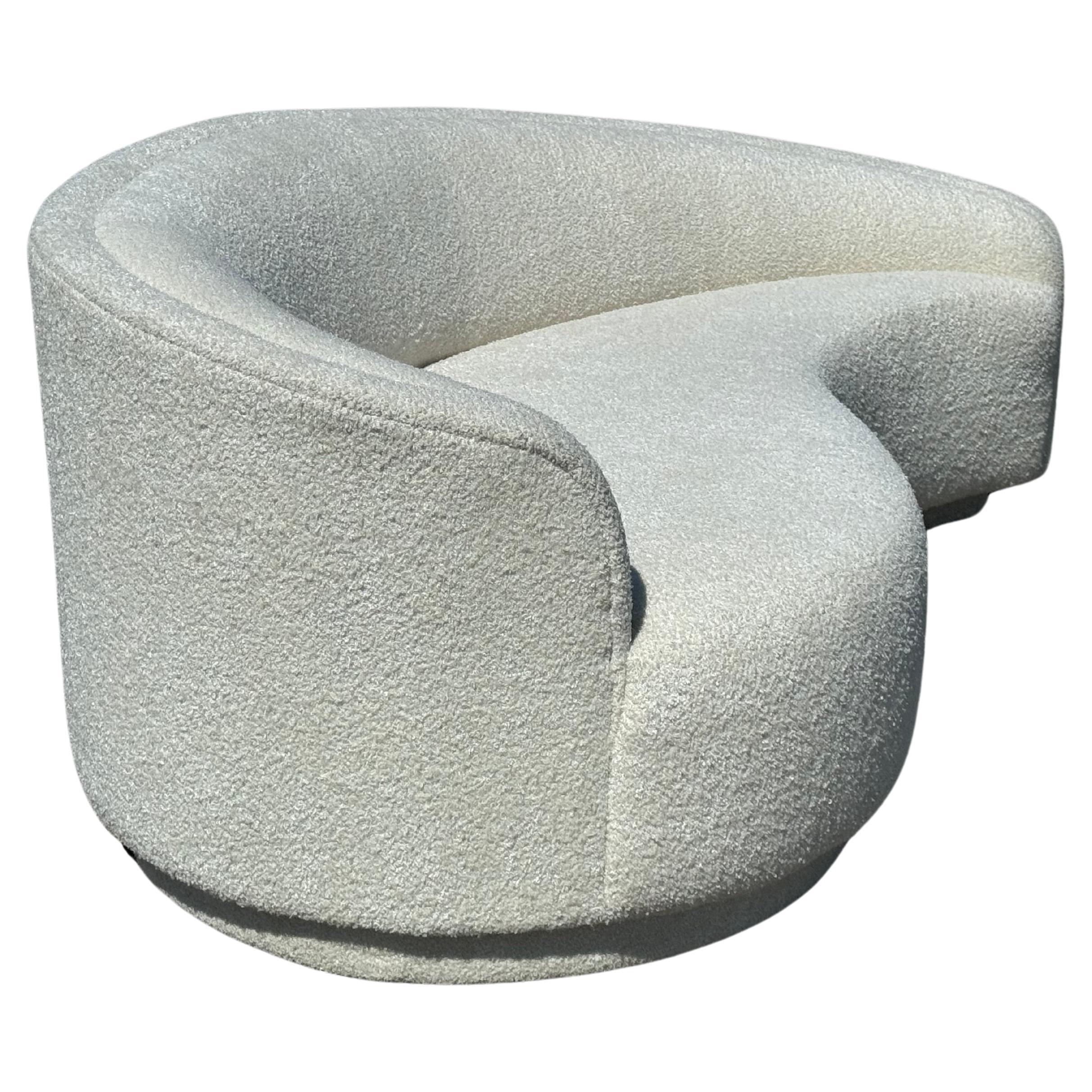 Upholstery 1980s Glamours Curved Sofa - Chaise by Vladimir Kagan for Weiman in White Bouclé For Sale