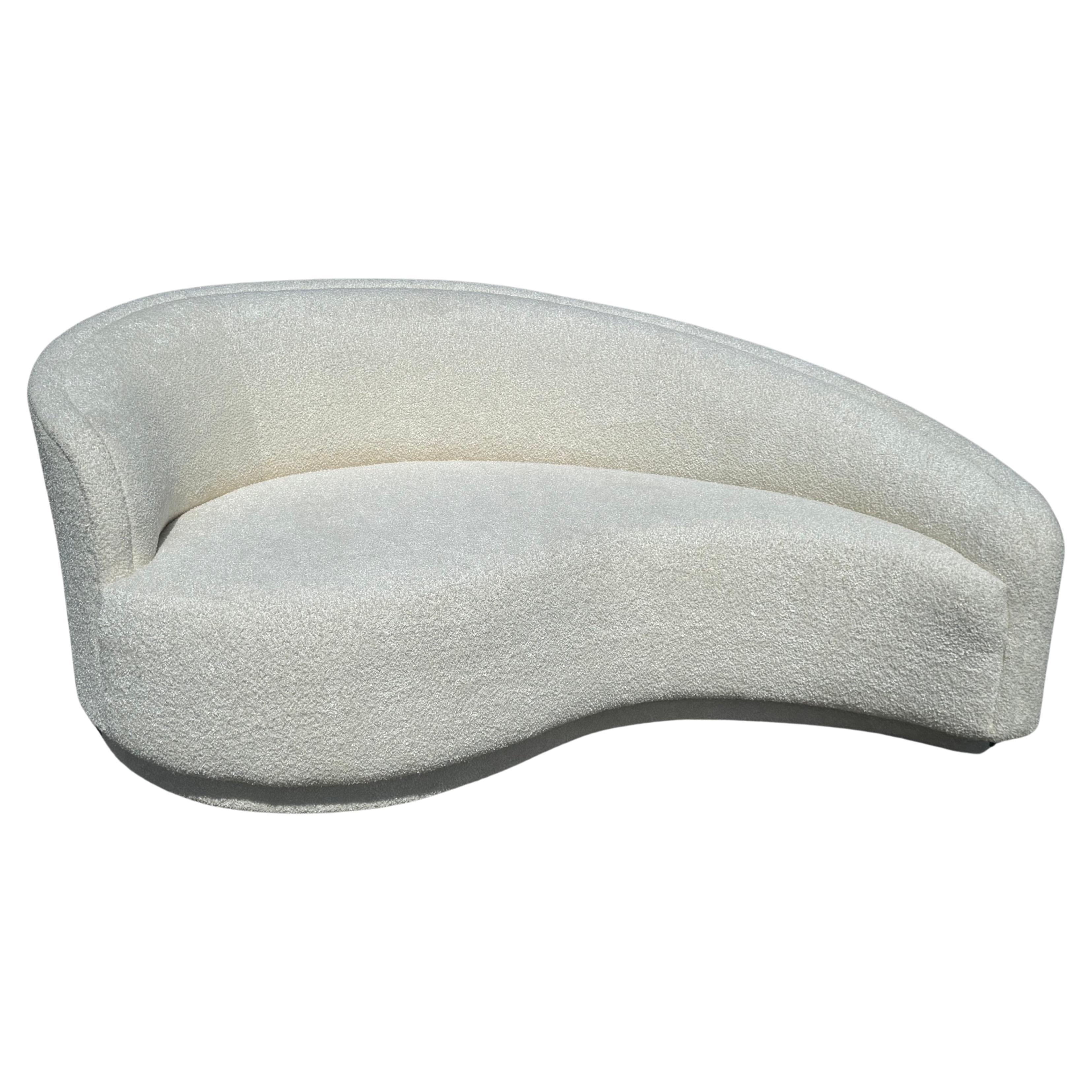 1980s Glamours Curved Sofa - Chaise by Vladimir Kagan for Weiman in White Bouclé For Sale 1