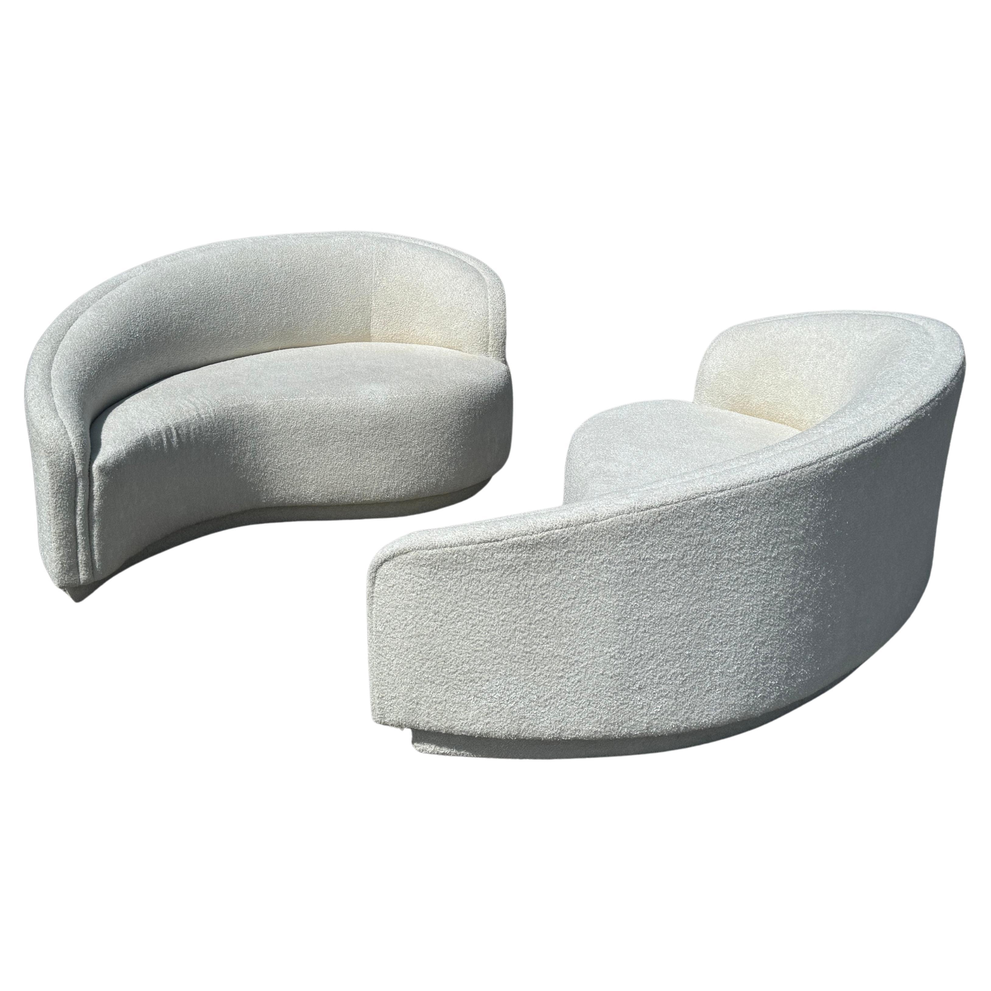 Canapé courbé - chaise des années 1980 Glamours par Vladimir Kagan pour Weiman en bouclé blanc Bon état - En vente à St. Louis, MO