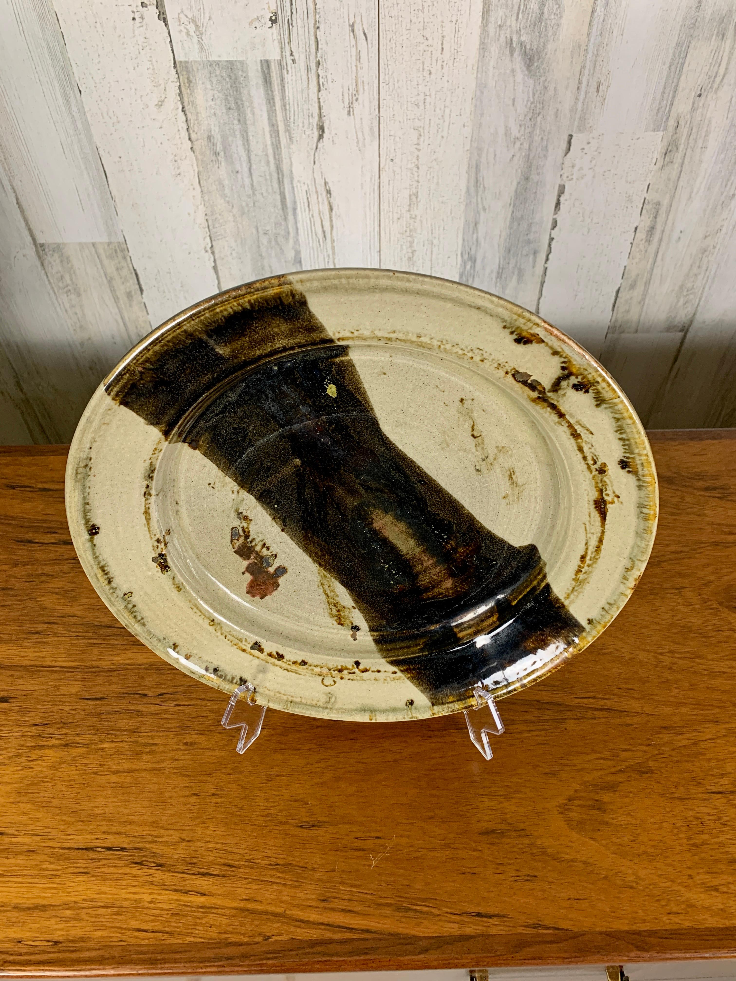 1980s Glazed Ceramic Charger In Good Condition For Sale In Denton, TX