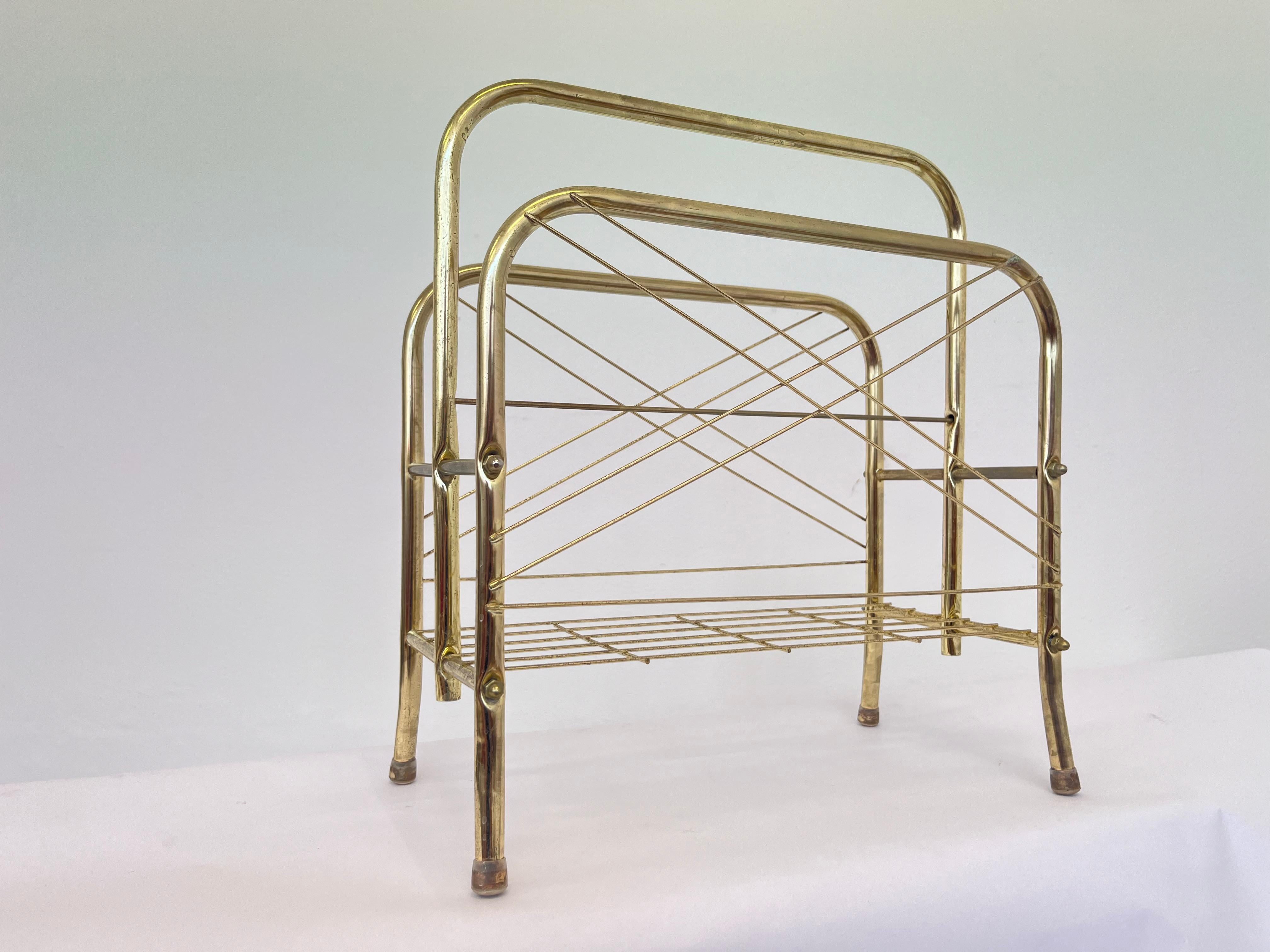 Mid-Century moderno Porta riviste/giornali in metallo dorato degli anni '80 in vendita