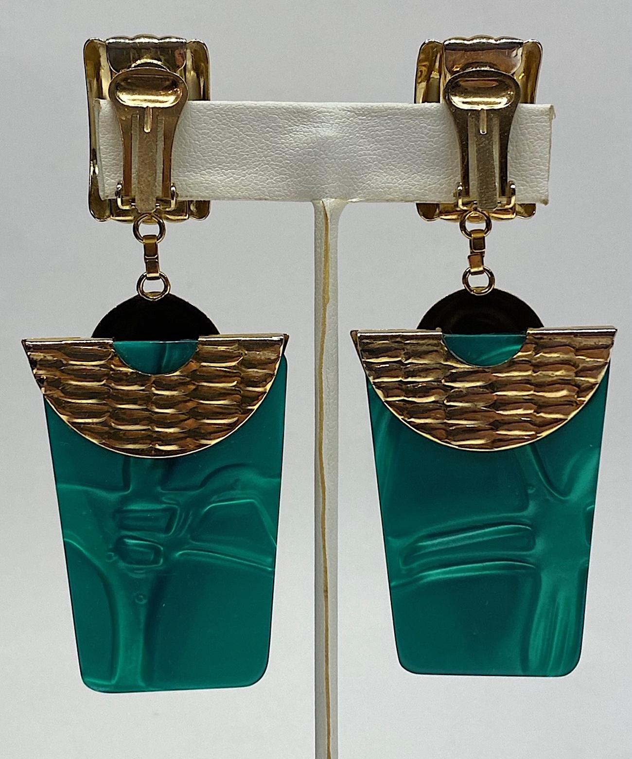 1980s Gold & Green Retro Art Deco Style Pendent Earrings In Good Condition In New York, NY