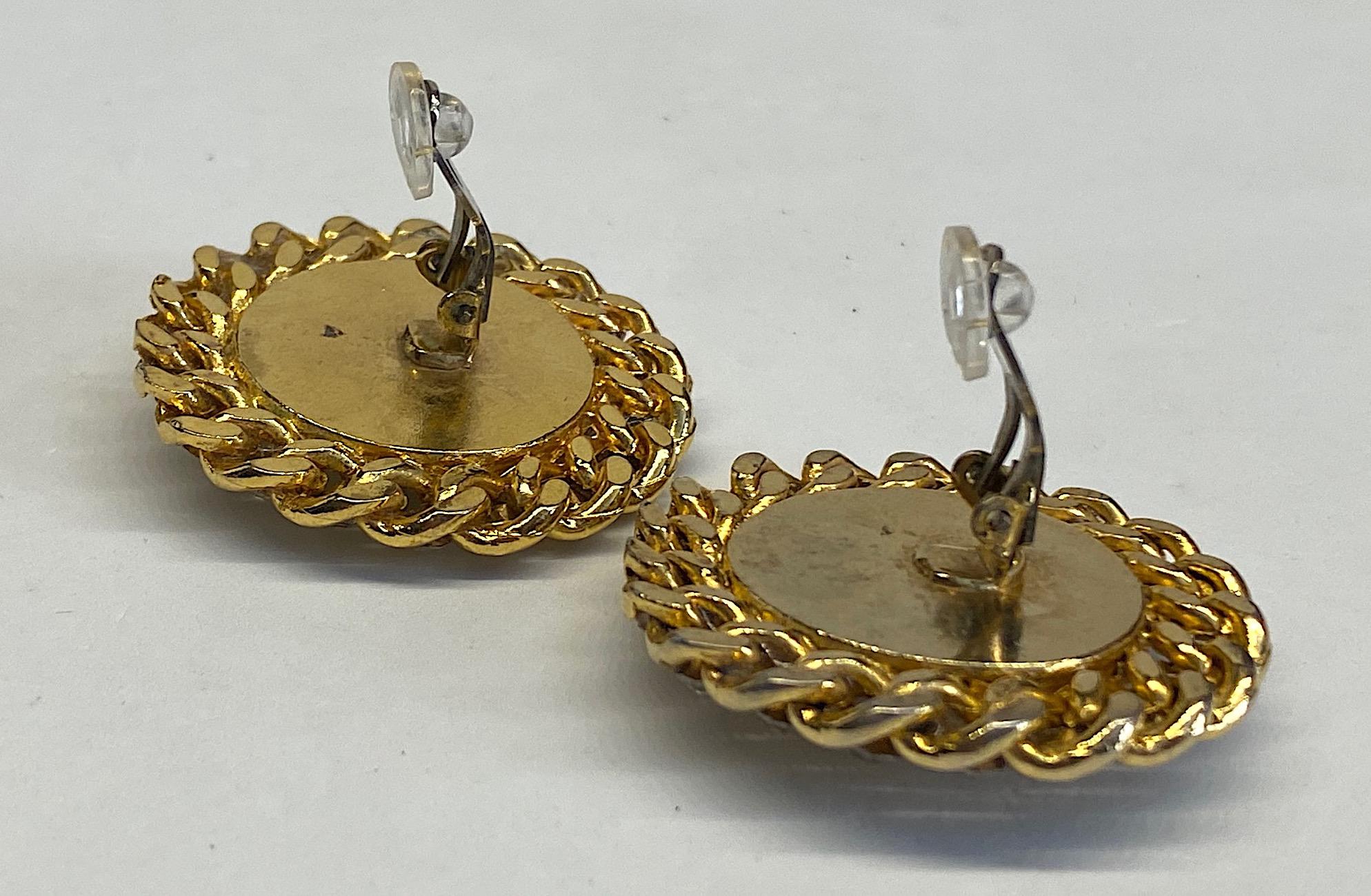 Women's 1980s Gold, Rhinestone and Pearl Curb Link Button Earrings For Sale