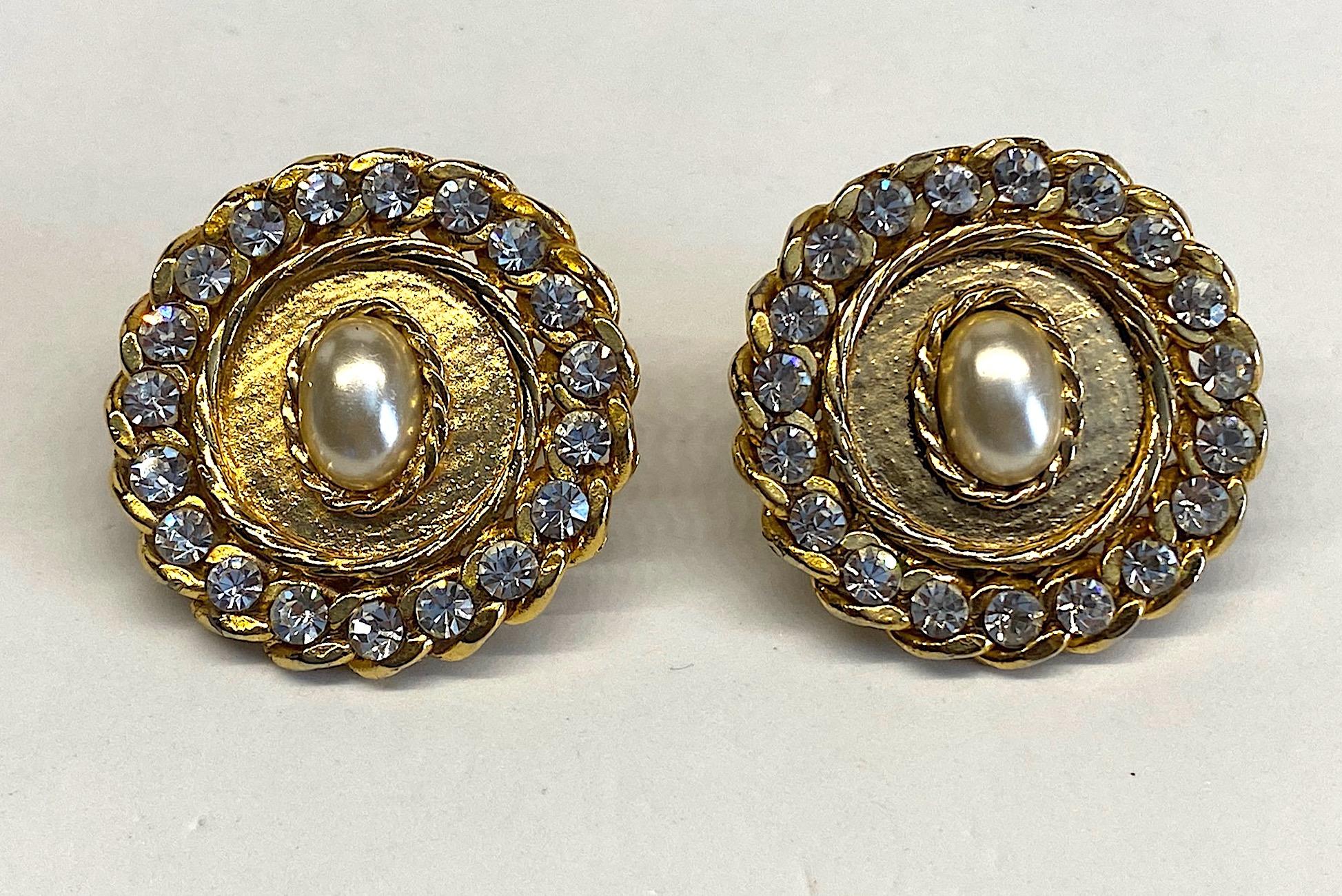 1980s Gold, Rhinestone and Pearl Curb Link Button Earrings For Sale 2