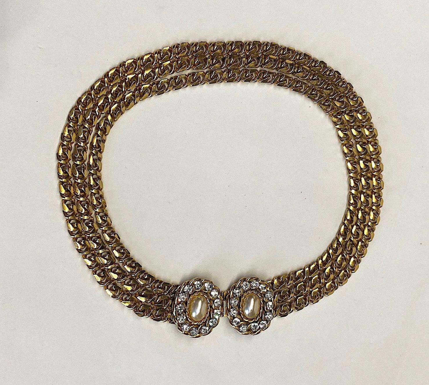 1980s Gold, Rhinestone and Pearl Curb Link Triple Stand Necklace In Good Condition For Sale In New York, NY