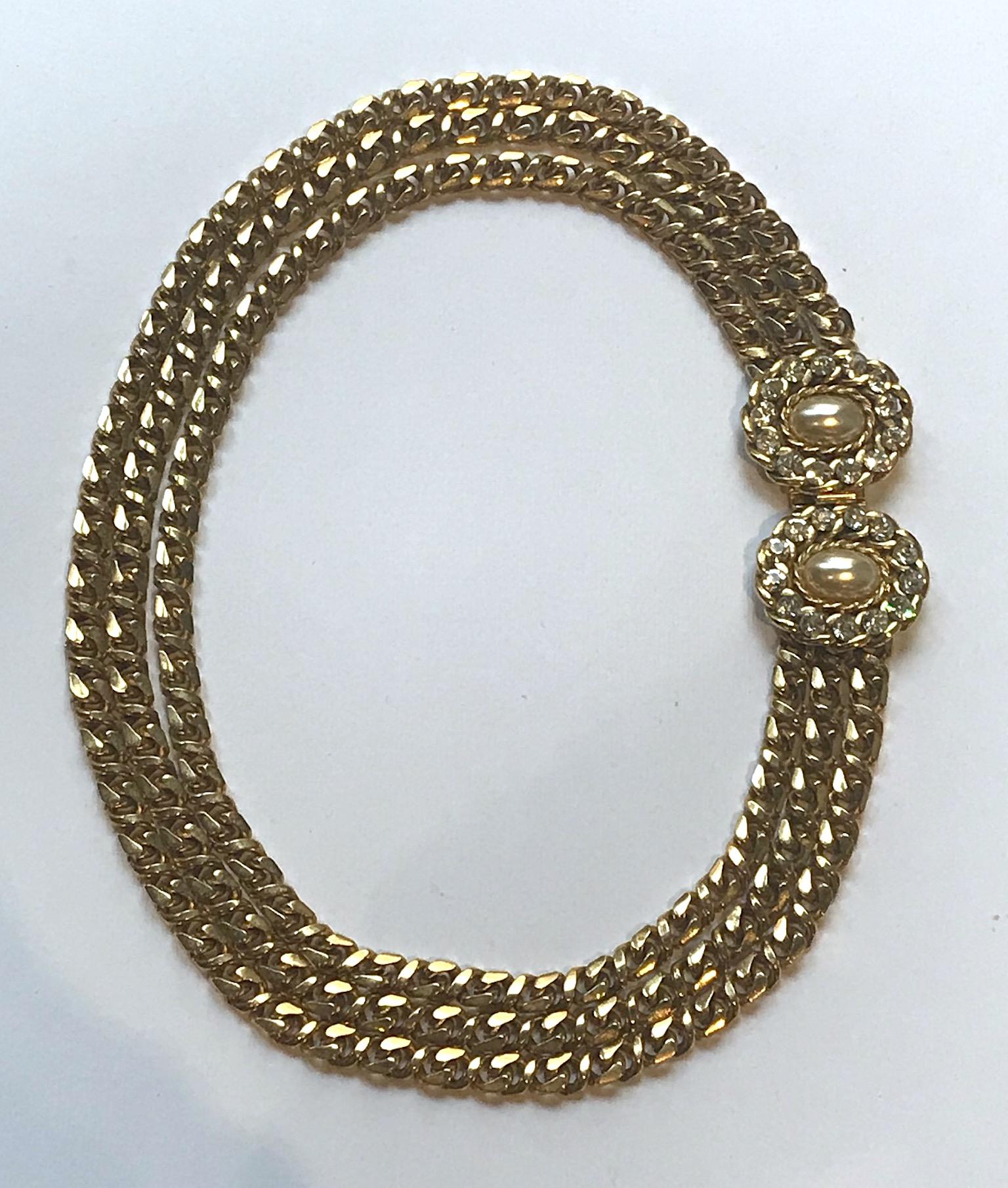 Women's 1980s Gold, Rhinestone and Pearl Curb Link Triple Stand Necklace For Sale