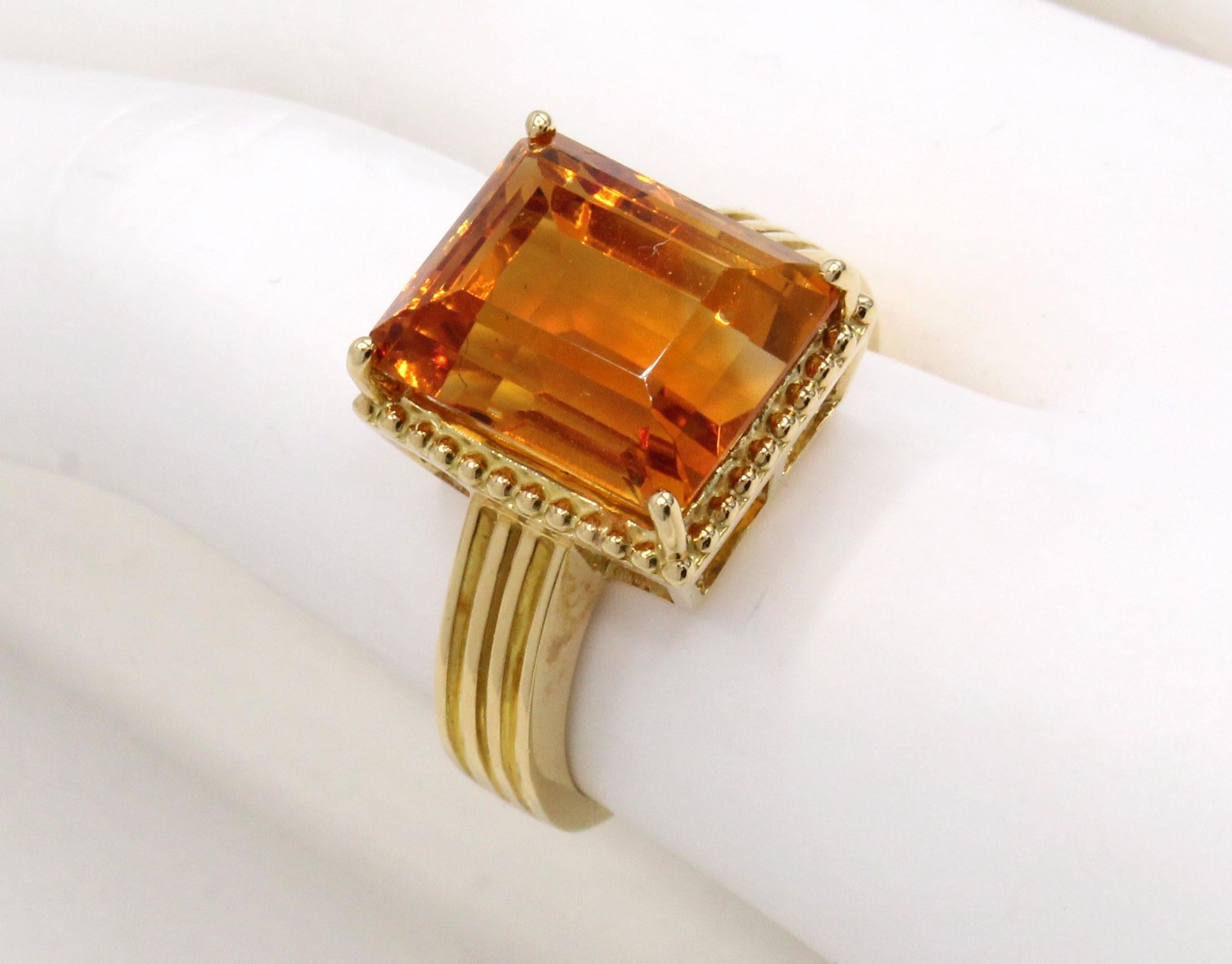 Women's or Men's 1980s Golden Citrine 18 Karat Gold Cocktail Ring For Sale