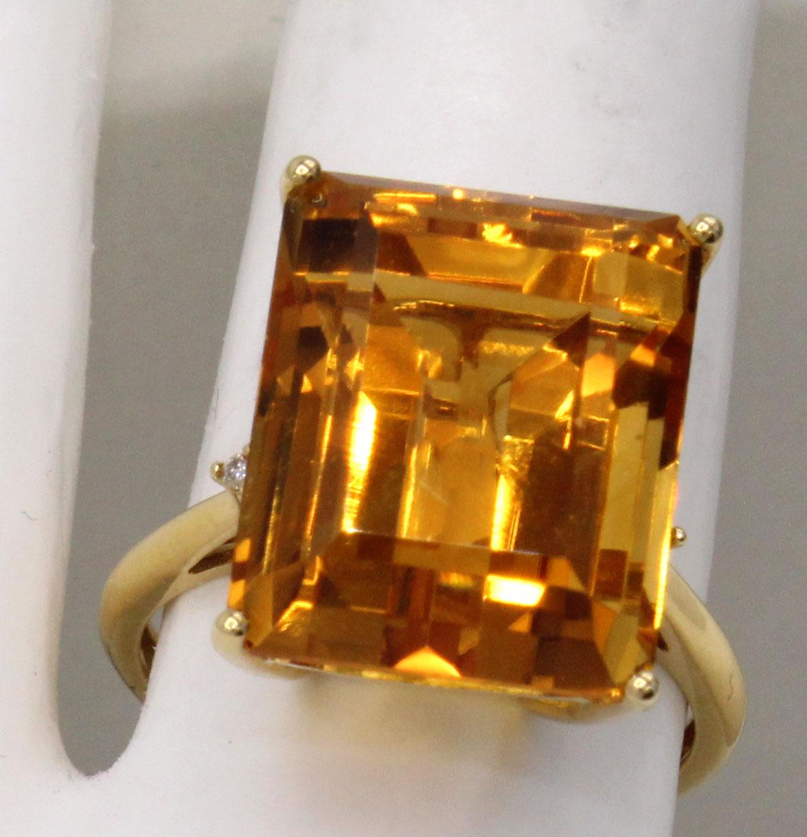 1980s Golden Citrine Diamond 18 Karat Gold Ring For Sale 1