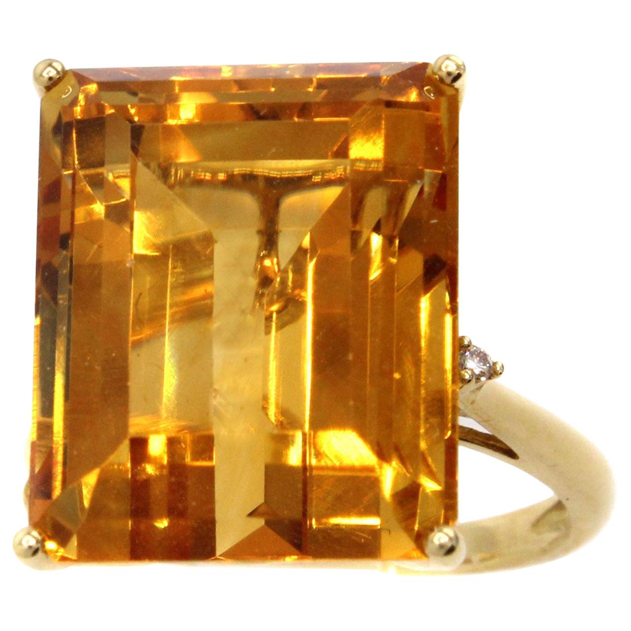 1980s Golden Citrine Diamond 18 Karat Gold Ring