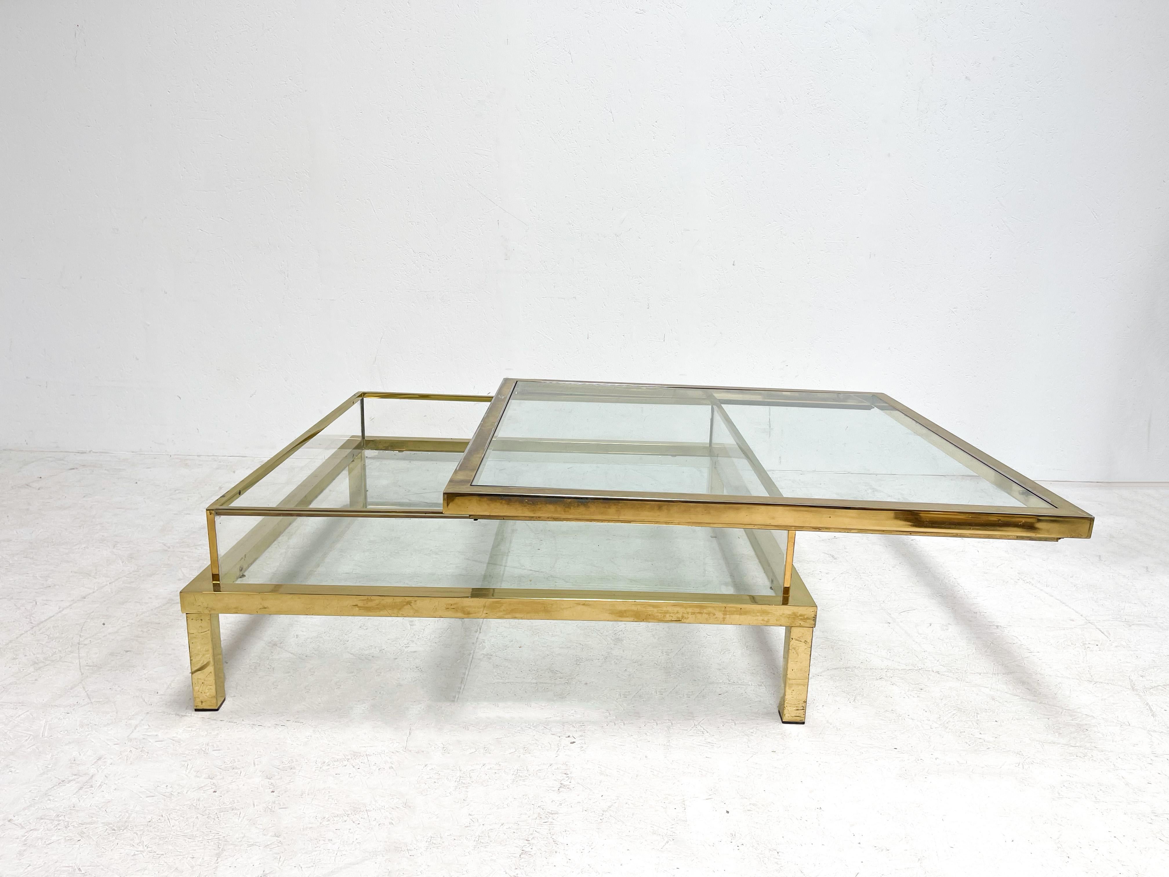 Maison Jansen (attr.) sliding table
Beautiful sliding coffee table in a Maison Jansen style. The sliding table is perfect to display books, magazines or other fun knick knacks. This one is a rare gold version, we don't see that ofthen. 
 
The