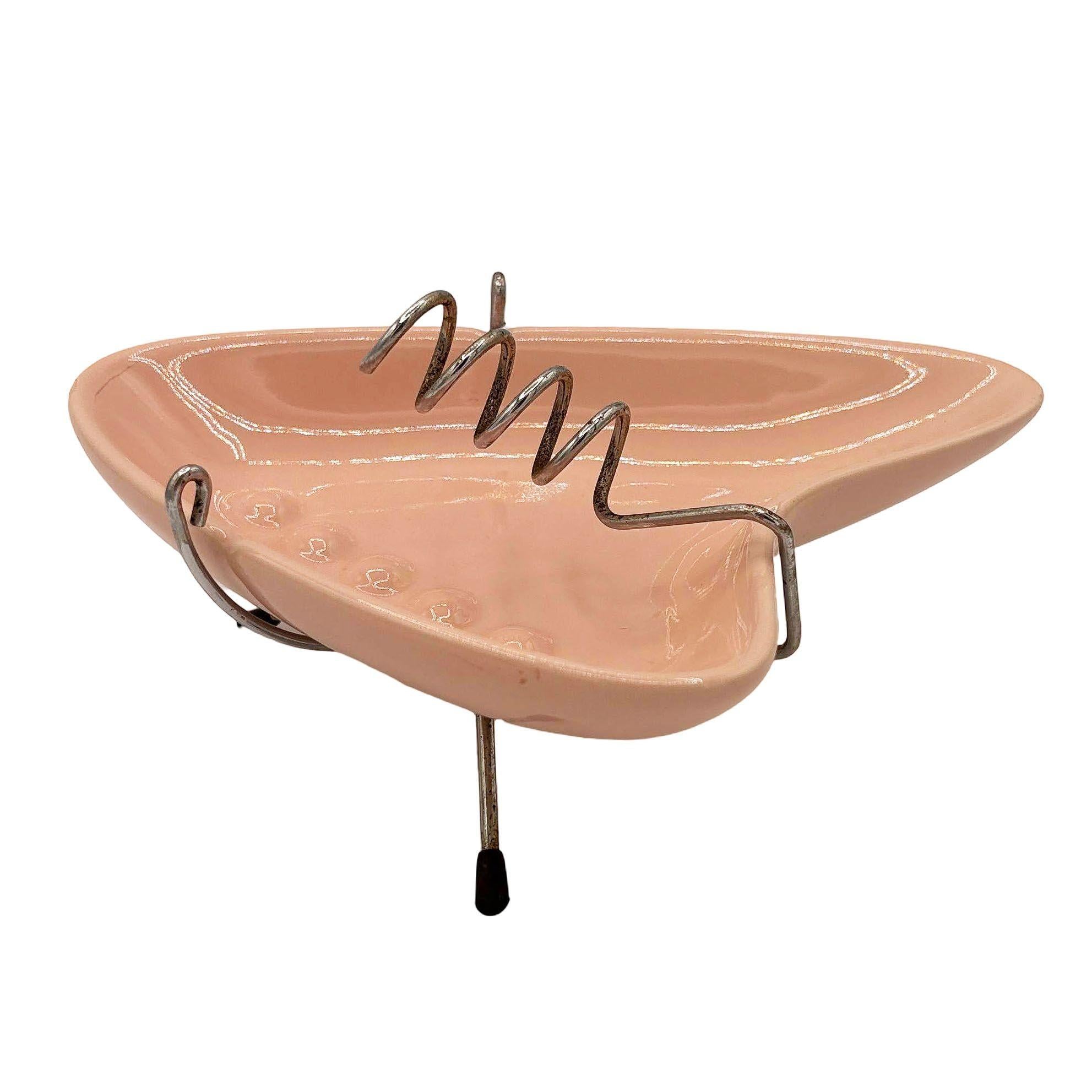 1980s Googie Style Boomerang Shaped Ashtray Chrome Tripod Stand by OGGI In Excellent Condition For Sale In Van Nuys, CA