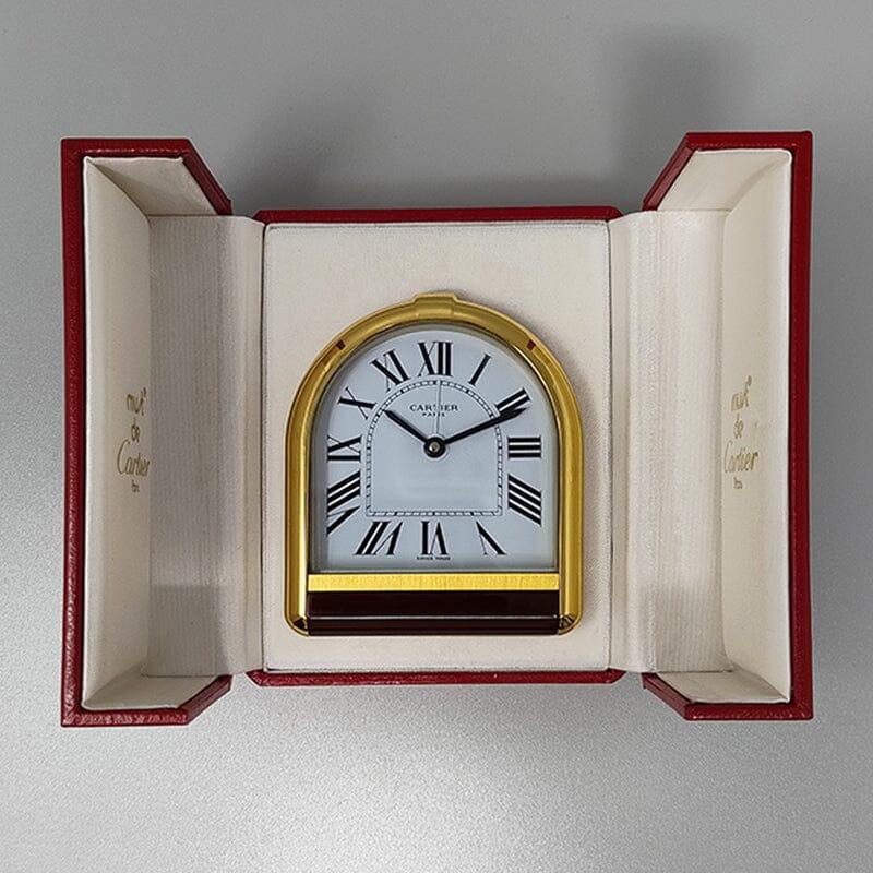 Magnifique pendule d'alarme Romane de Cartier des années 1980. Fabriqué en Suisse en vente 3