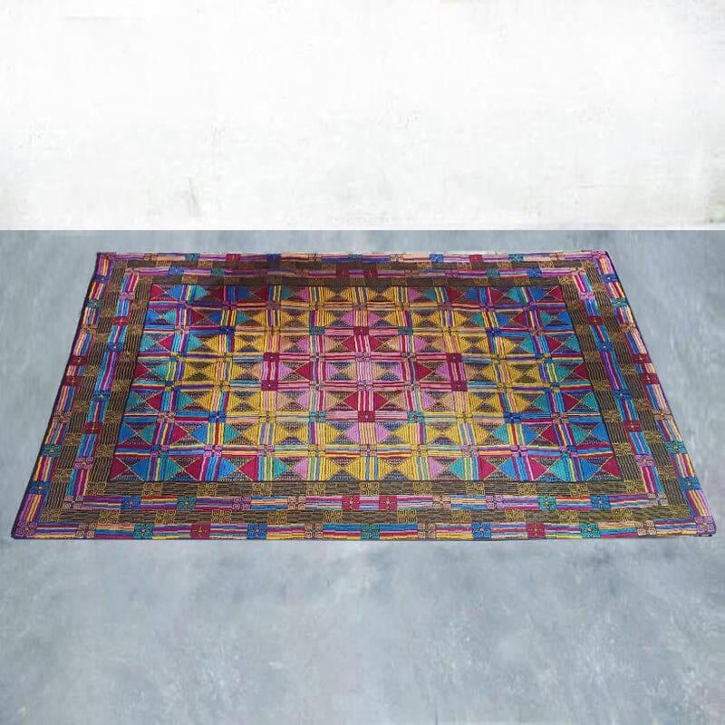 1980 Magnifique tapis de Missoni pour AT&T. Pure laine Fabriqué en Italie. En excellent état, comme neuf. Signé en bas. Ce tapis est un véritable exemple de l'incroyable design italien.
Dimension :
62,99