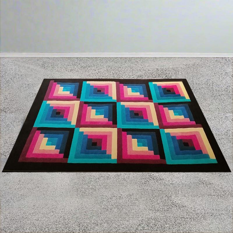 1980 Magnifique tapis de Missoni pour AT&T. Pure laine Fabriqué en Italie. En excellent état, comme neuf. Ce tapis est un véritable exemple de l'art italien et porte le label Missoni.  Il a été lavé et désinfecté par des professionnels et est prêt à