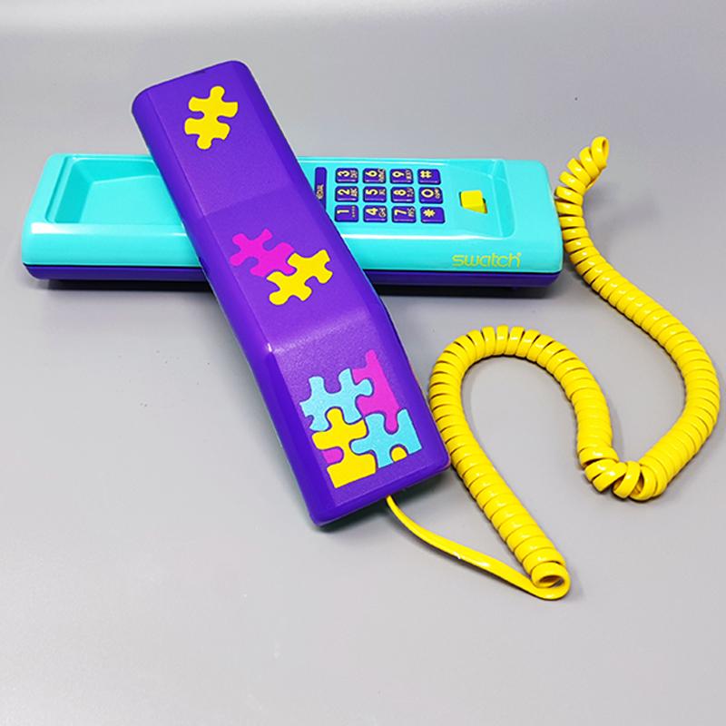 Plastique Superbe échantillon de téléphone jumeau « Puzzle » des années 1980 dans sa boîte d'origine. Le style Memphis en vente