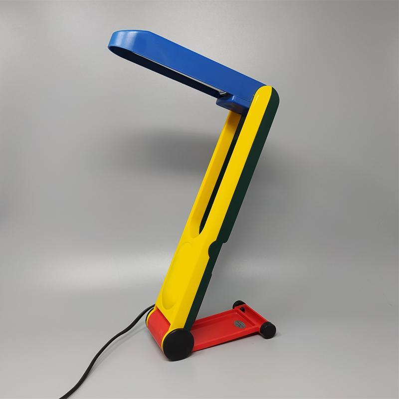 Mid-Century Modern Magnifique lampe de bureau Benetton des années 1980, fabriquée en Italie en vente