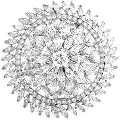 Años 80 Grand  Alfiler de solapa circular de platino con diamantes de 2.68 quilates