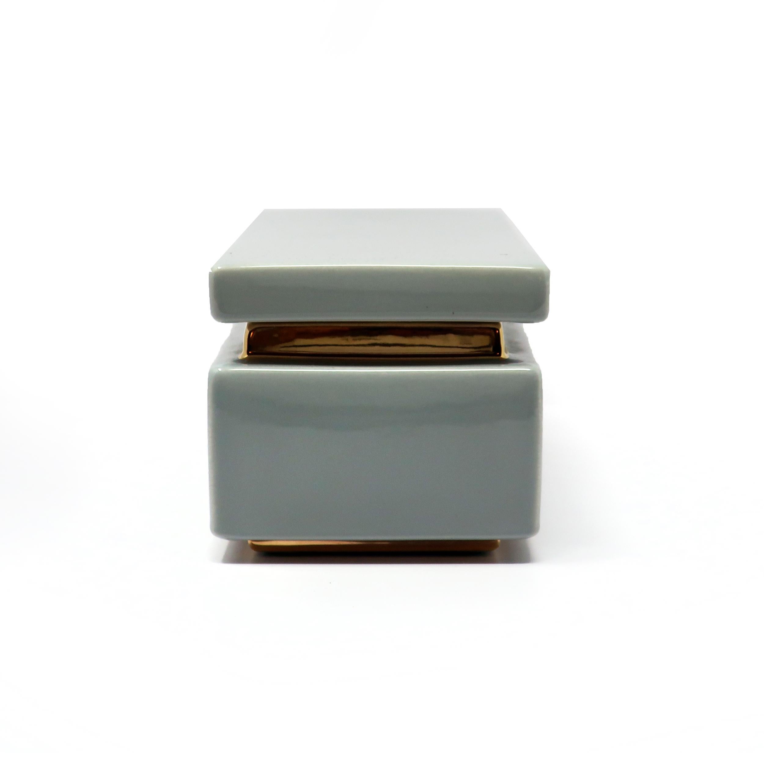 1980s Gray and Gold Decorative Ceramic Box by Jaru of California In Good Condition For Sale In Brooklyn, NY