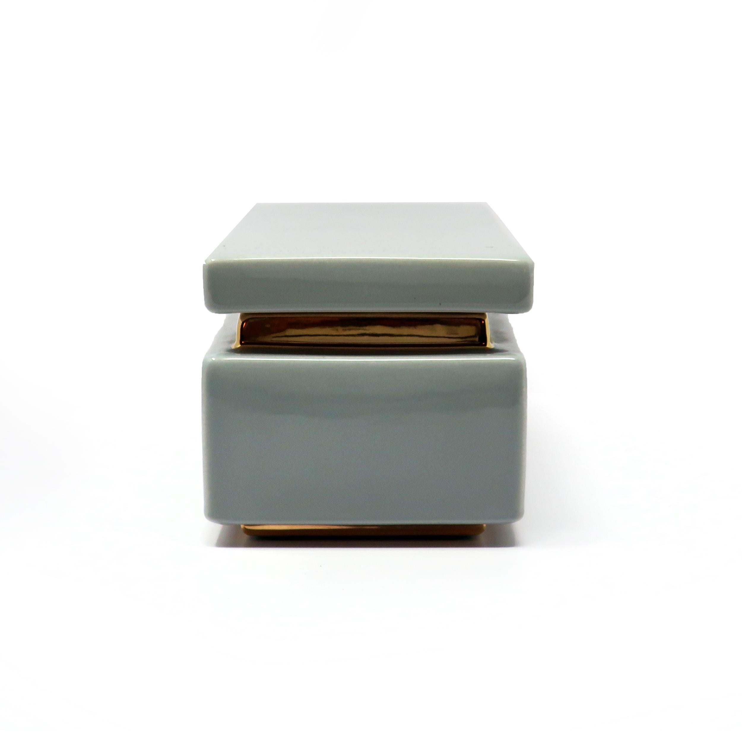 1980s Gray and Gold Decorative Ceramic Box by Jaru of California In Good Condition In Brooklyn, NY