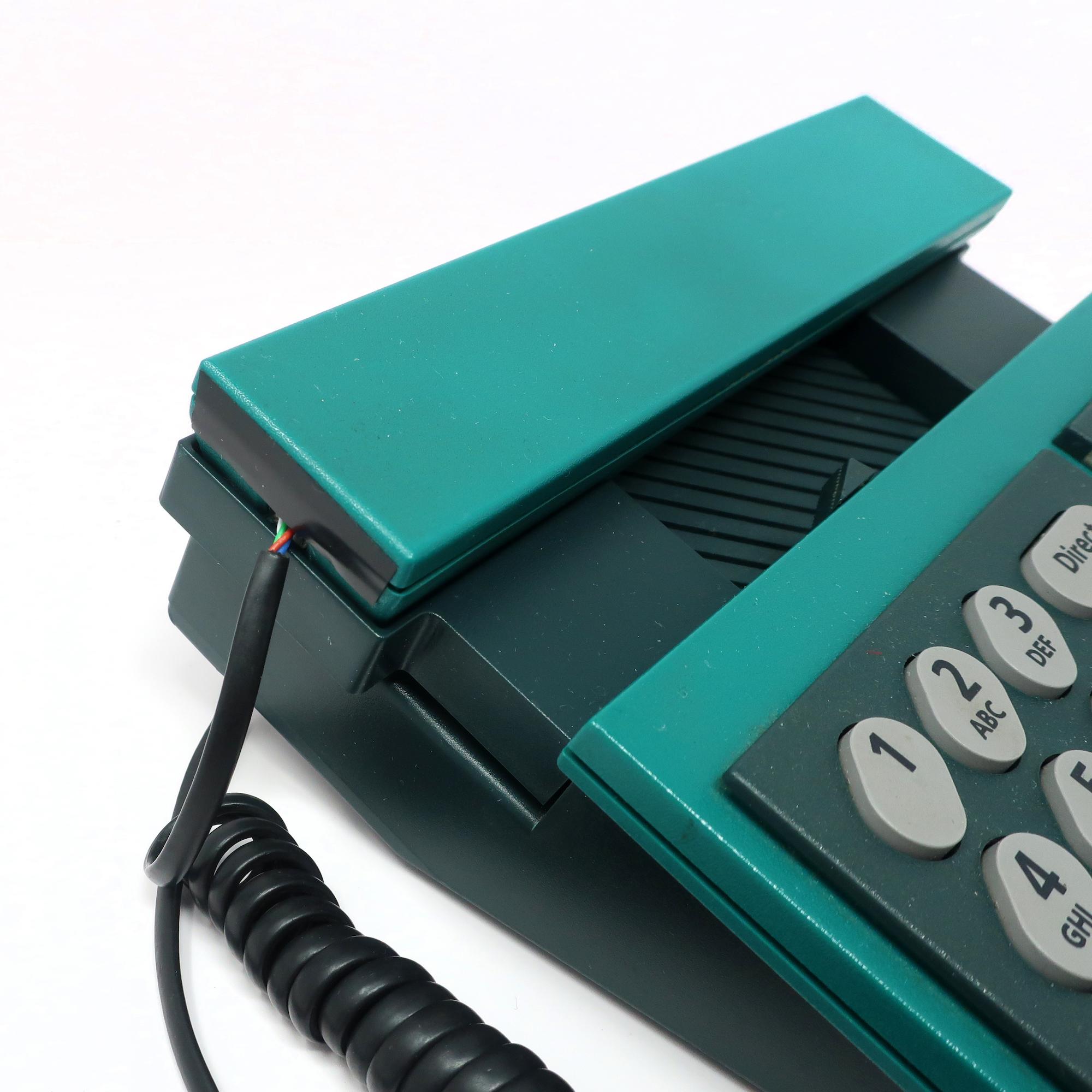 1980s Green Bang & Olufsen Beocom 2000 Phone In Good Condition For Sale In Brooklyn, NY