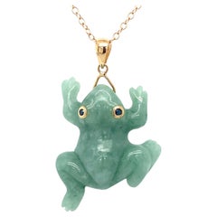 1980s Green Jade Frog Pendant with Sapphire Eyes in 14 Karat Gold