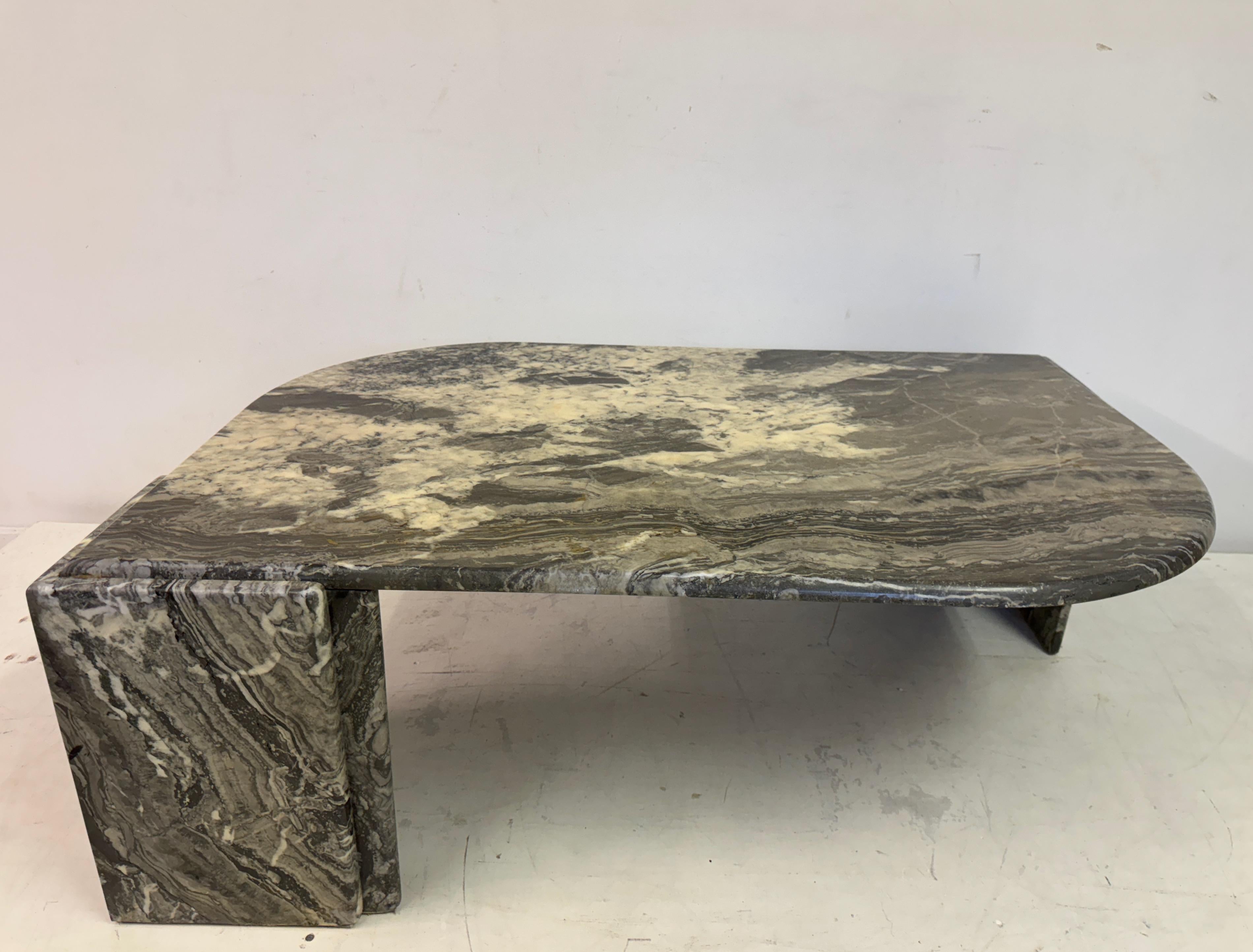 Mesa de centro de mármol gris de los años 80 en venta 5