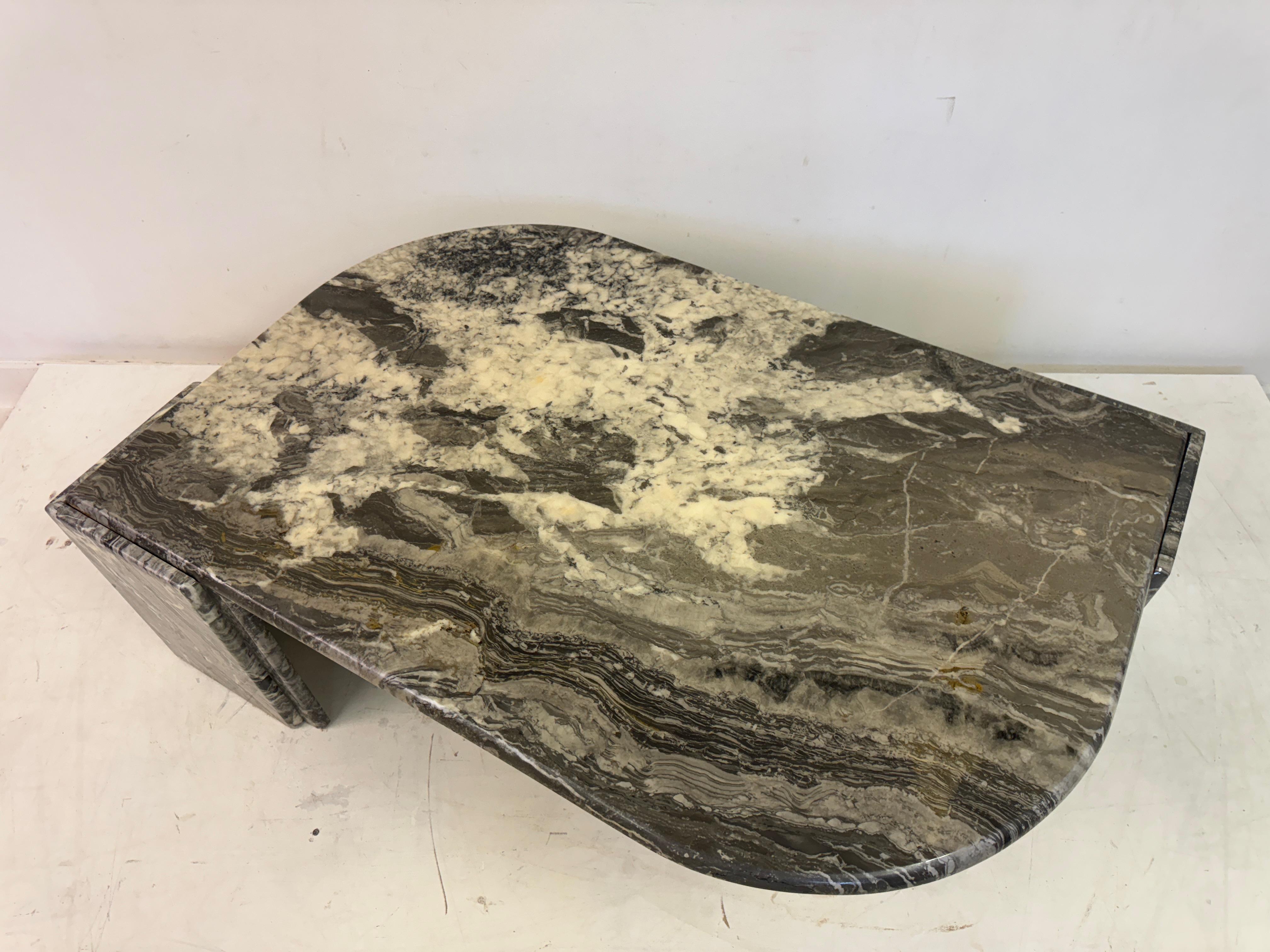 Mesa de centro de mármol gris de los años 80 en Bueno estado para la venta en London, London