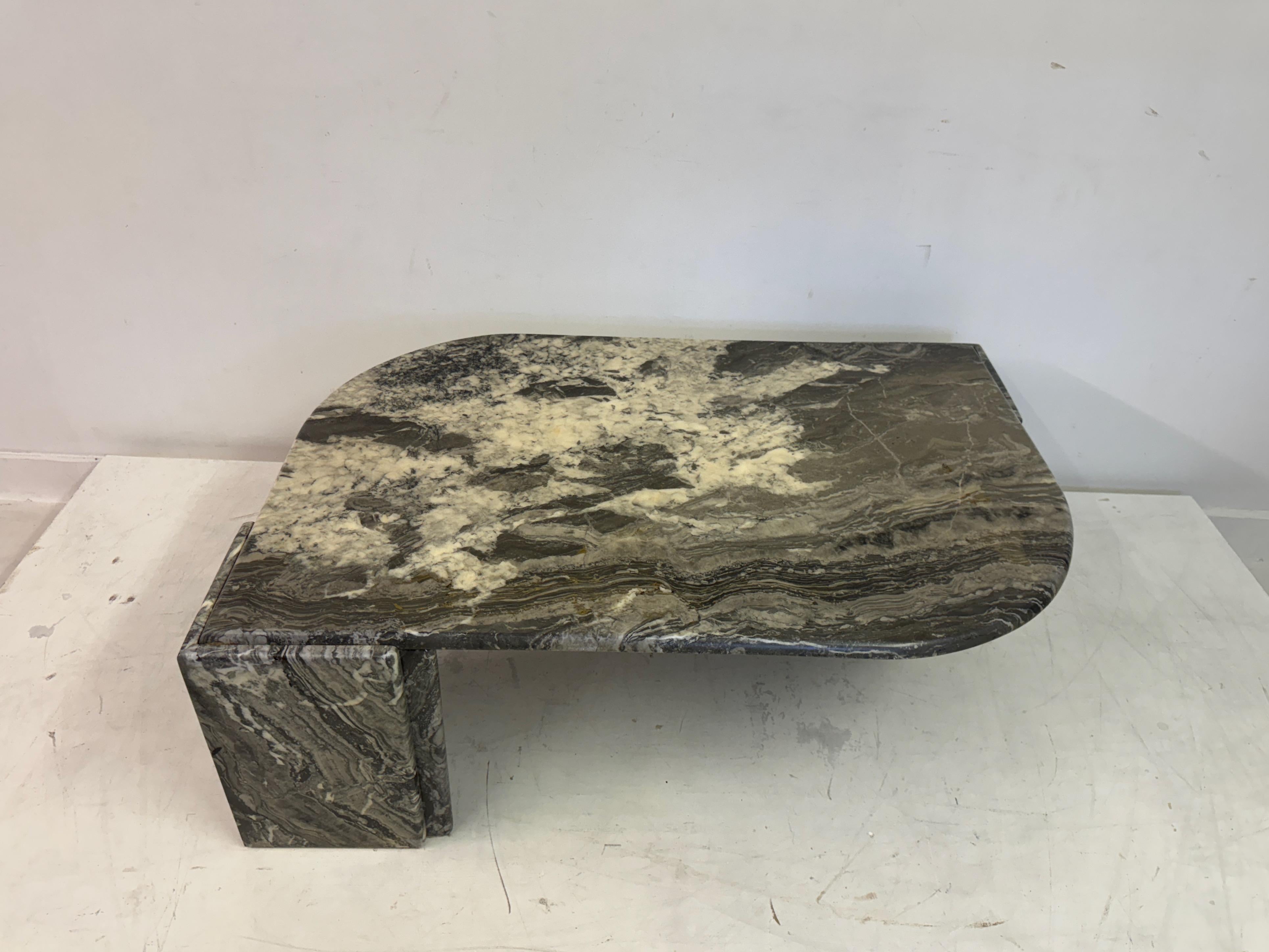 Mesa de centro de mármol gris de los años 80 en venta 2