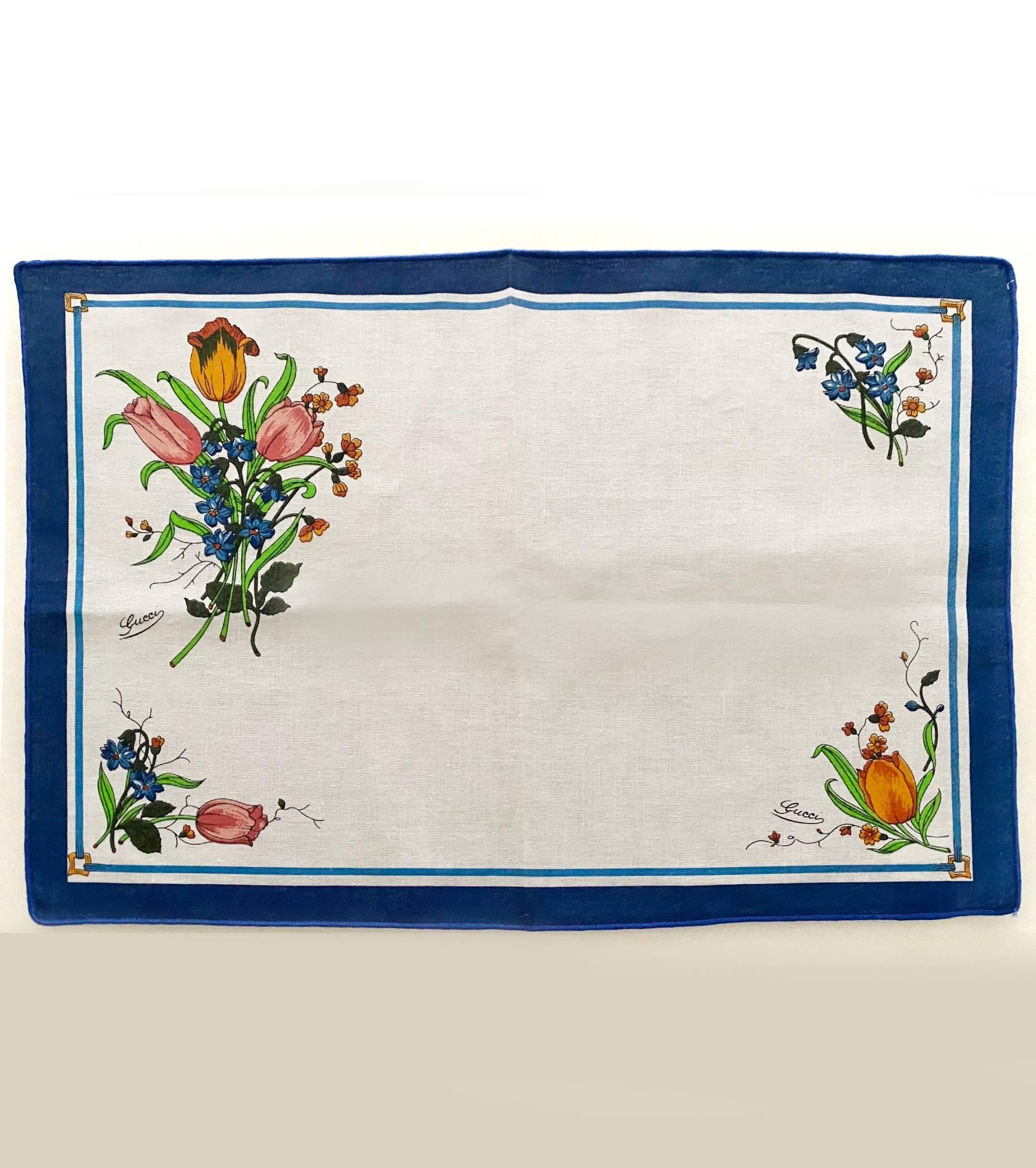 Rare Gucci Accornero print linen placemat set of 2, blue outline, the set comes with 2 matching napkins, Made in Italy 

Condition: vintage 1980s, excellent, no visible marks 

Dimensions: 
- placemat: 52x36cm / 20.4x14.1 in
- napkin: 50x34cm /