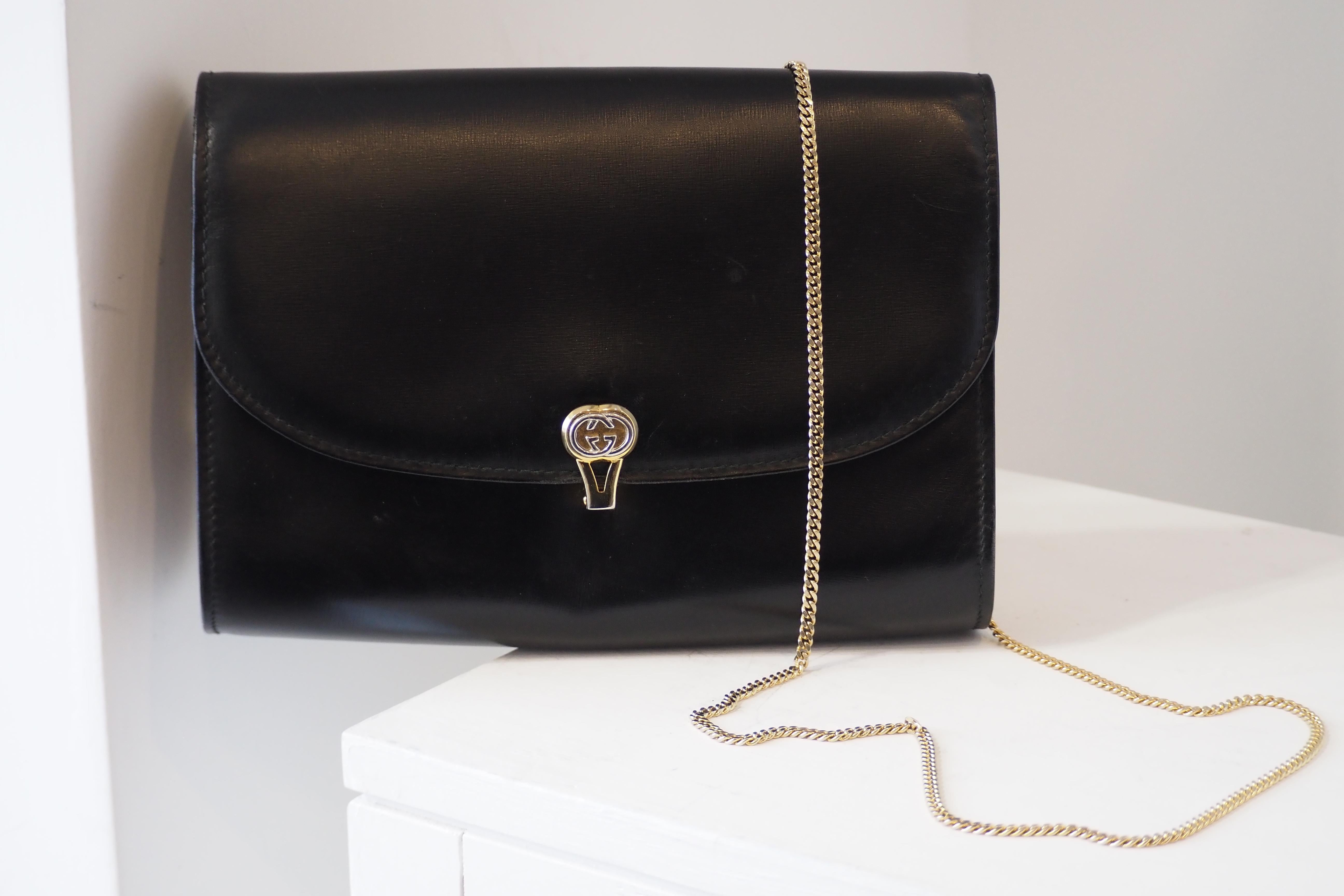 1980S Gucci sac à bandoulière en cuir noir et métal doré en vente 6