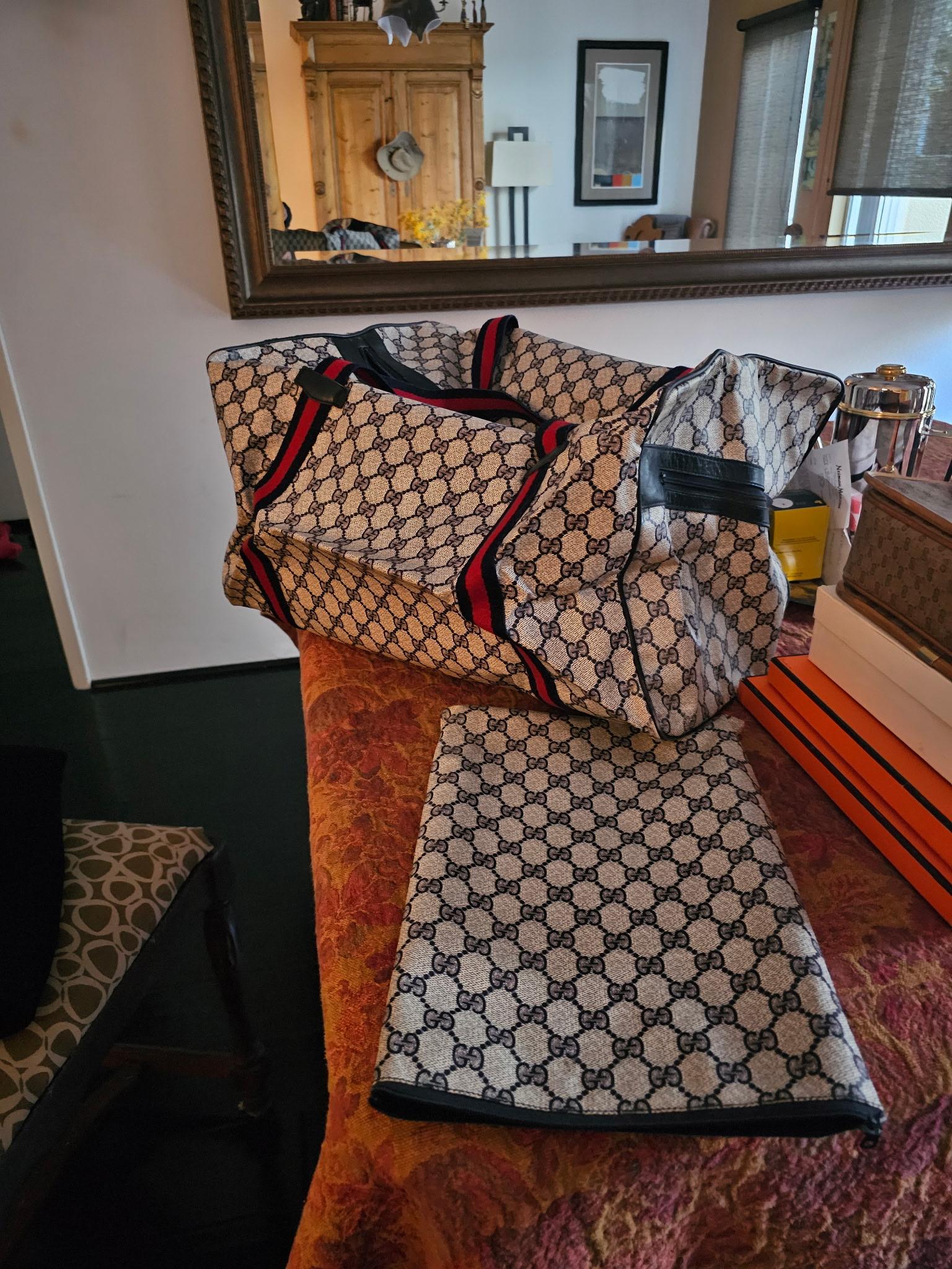 Mid-Century Modern 1980s Gucci GG Coated Canvas Navy Red Duffel Bag + Case For Sale