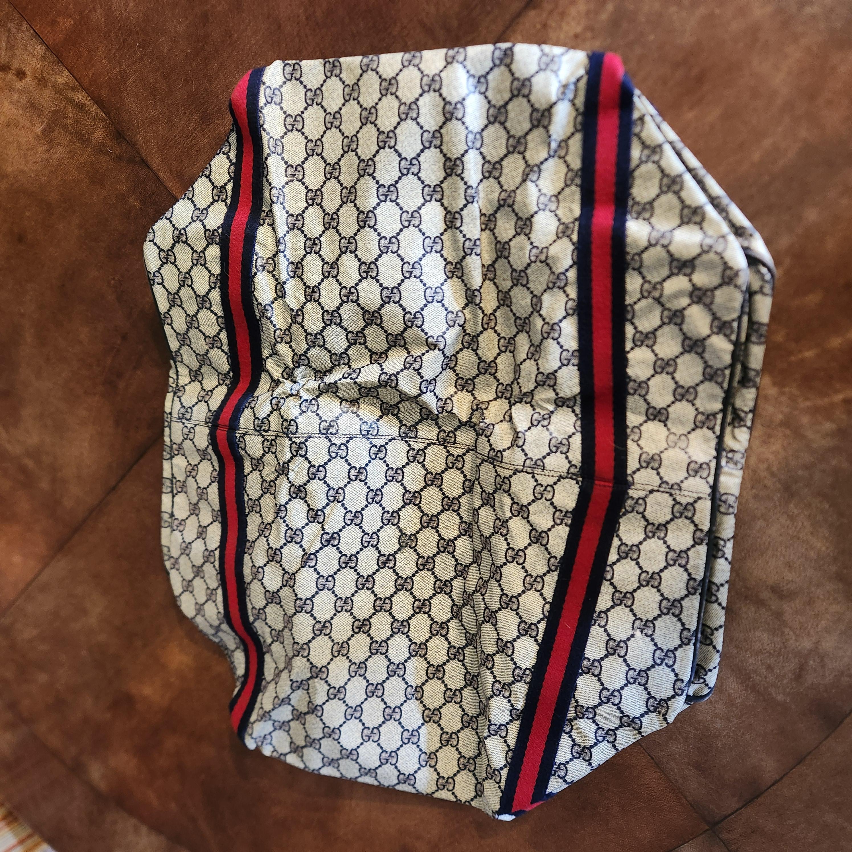 1980s Gucci GG Coated Canvas Navy Red Duffel Bag + Case In Good Condition For Sale In Chula Vista, CA
