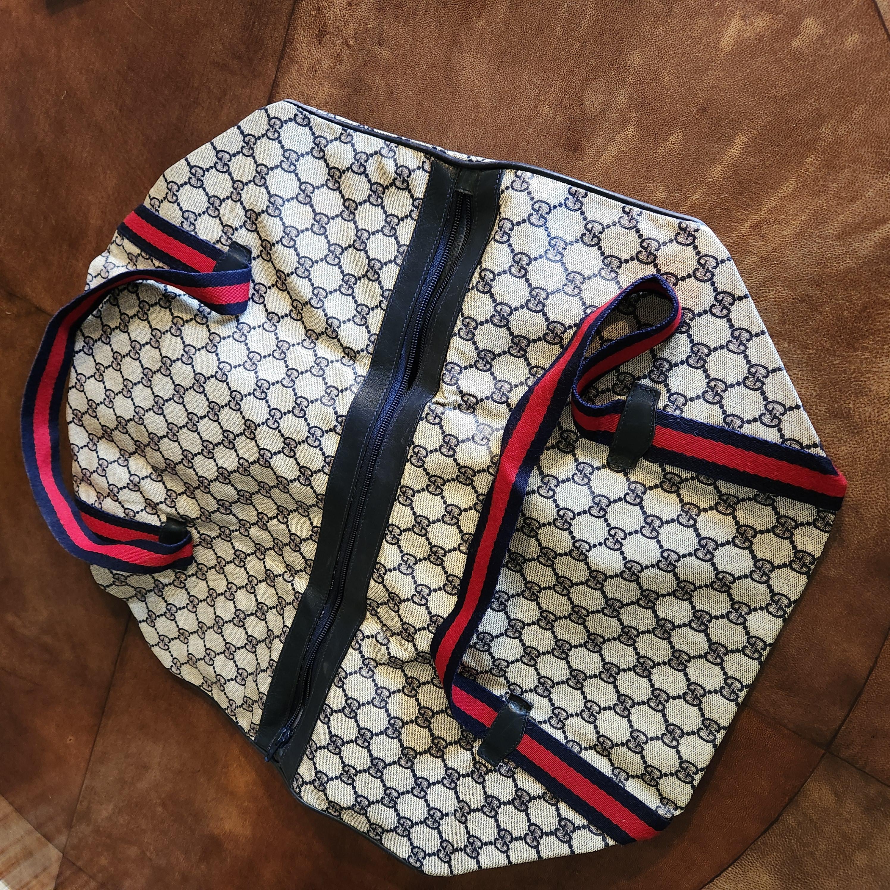 20th Century 1980s Gucci GG Coated Canvas Navy Red Duffel Bag + Case For Sale