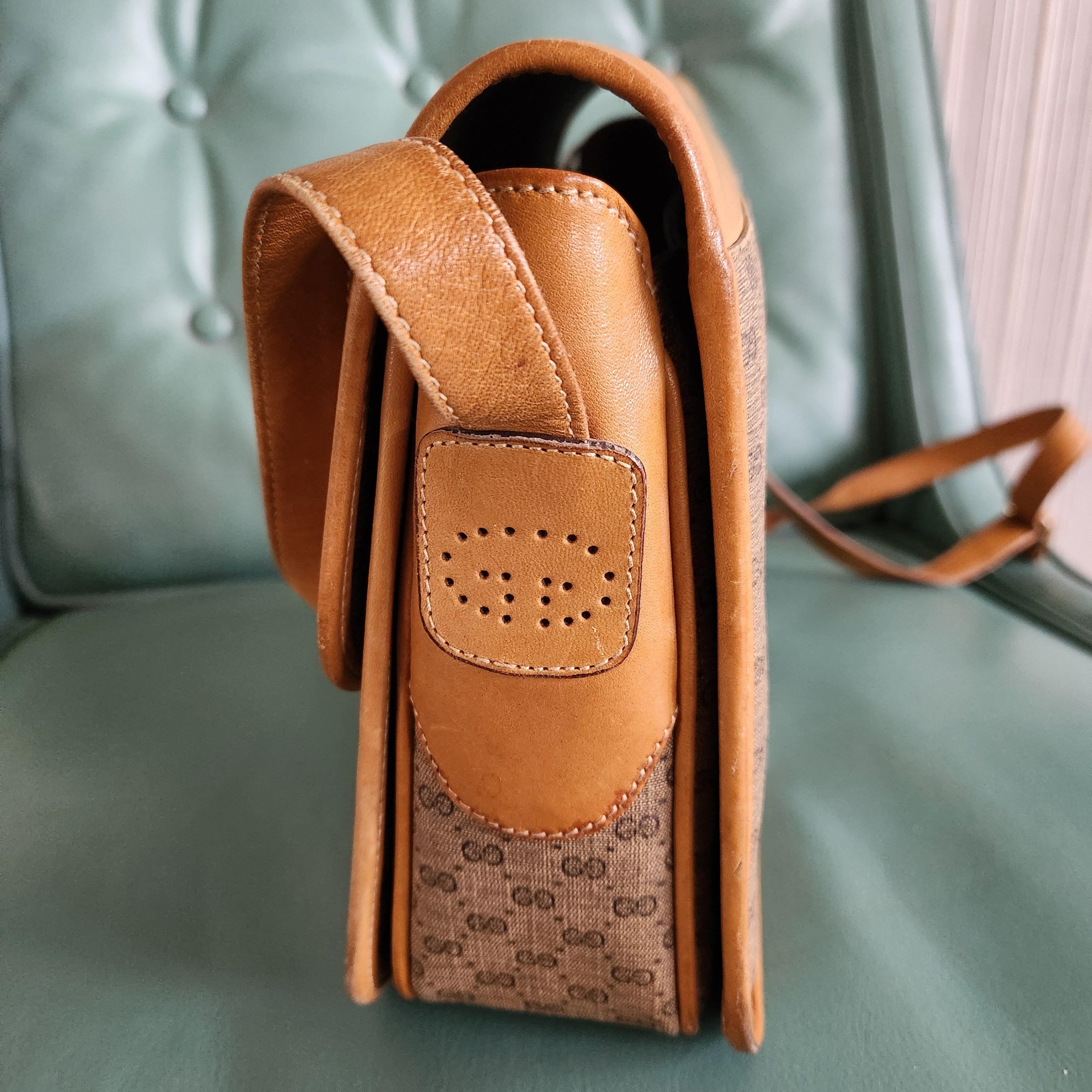 1980s Gucci GG Tan Leather Crossbody Shoulder Bag For Sale 8