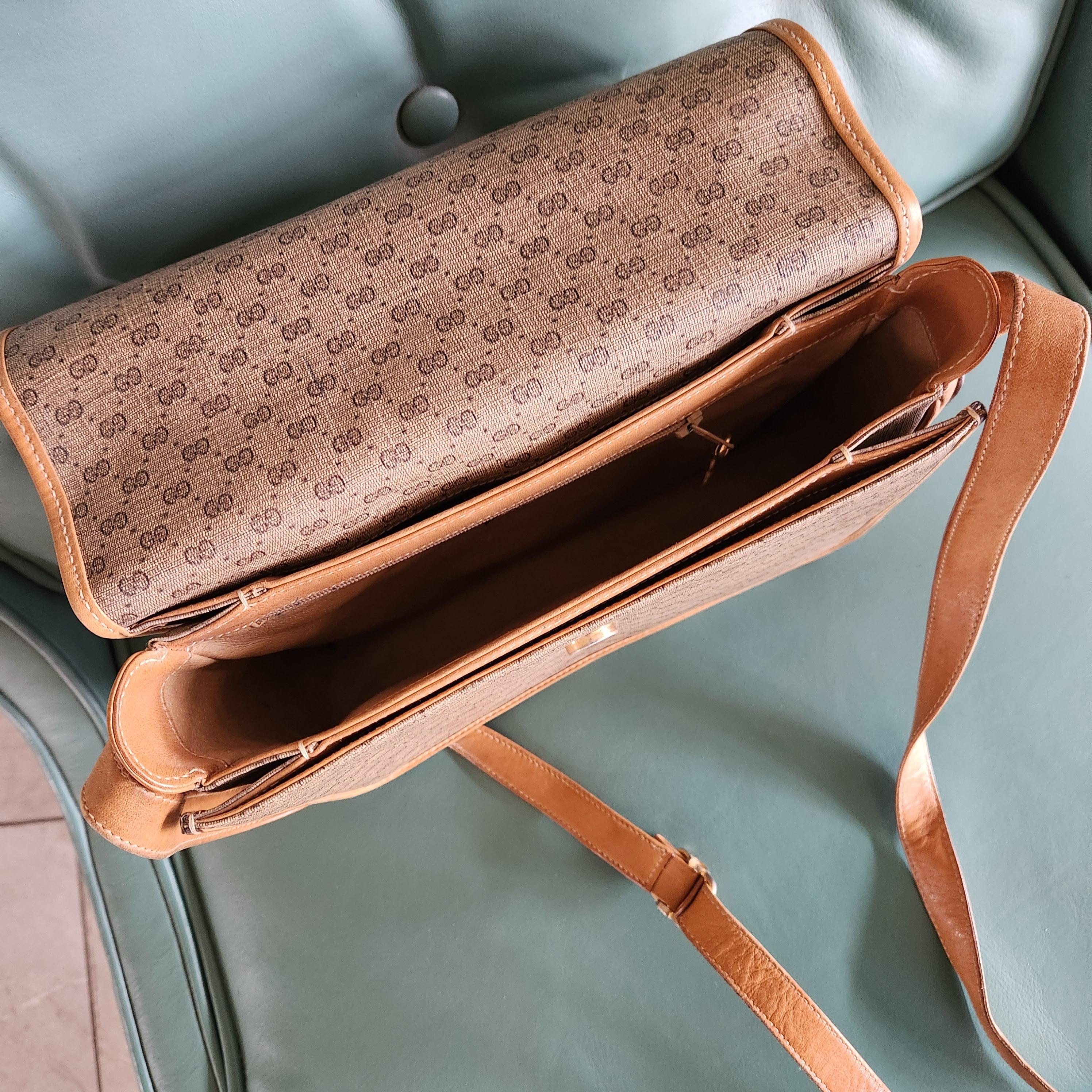 1980s Gucci GG Tan Leather Crossbody Shoulder Bag For Sale 11