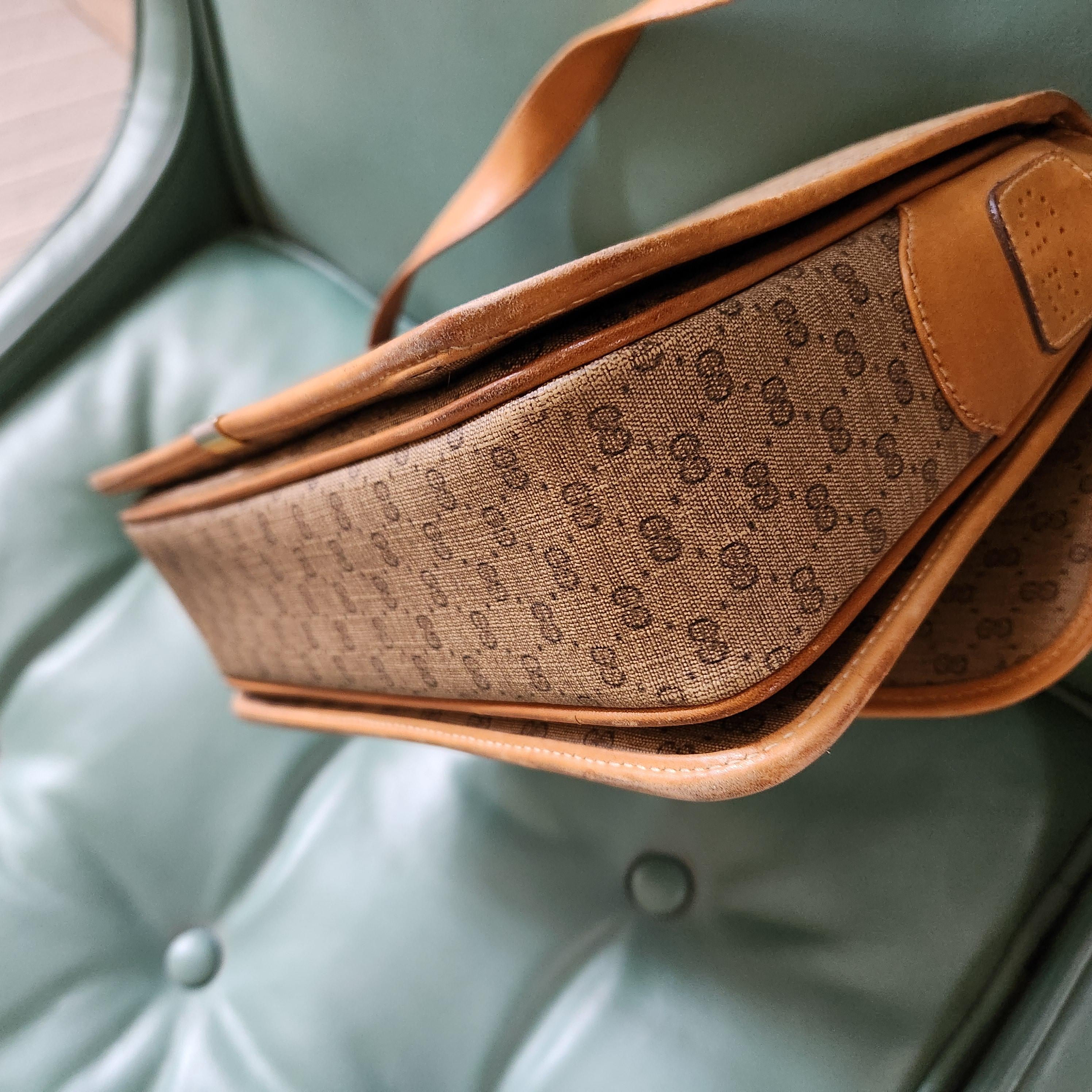 1980s Gucci GG Tan Leather Crossbody Shoulder Bag For Sale 12
