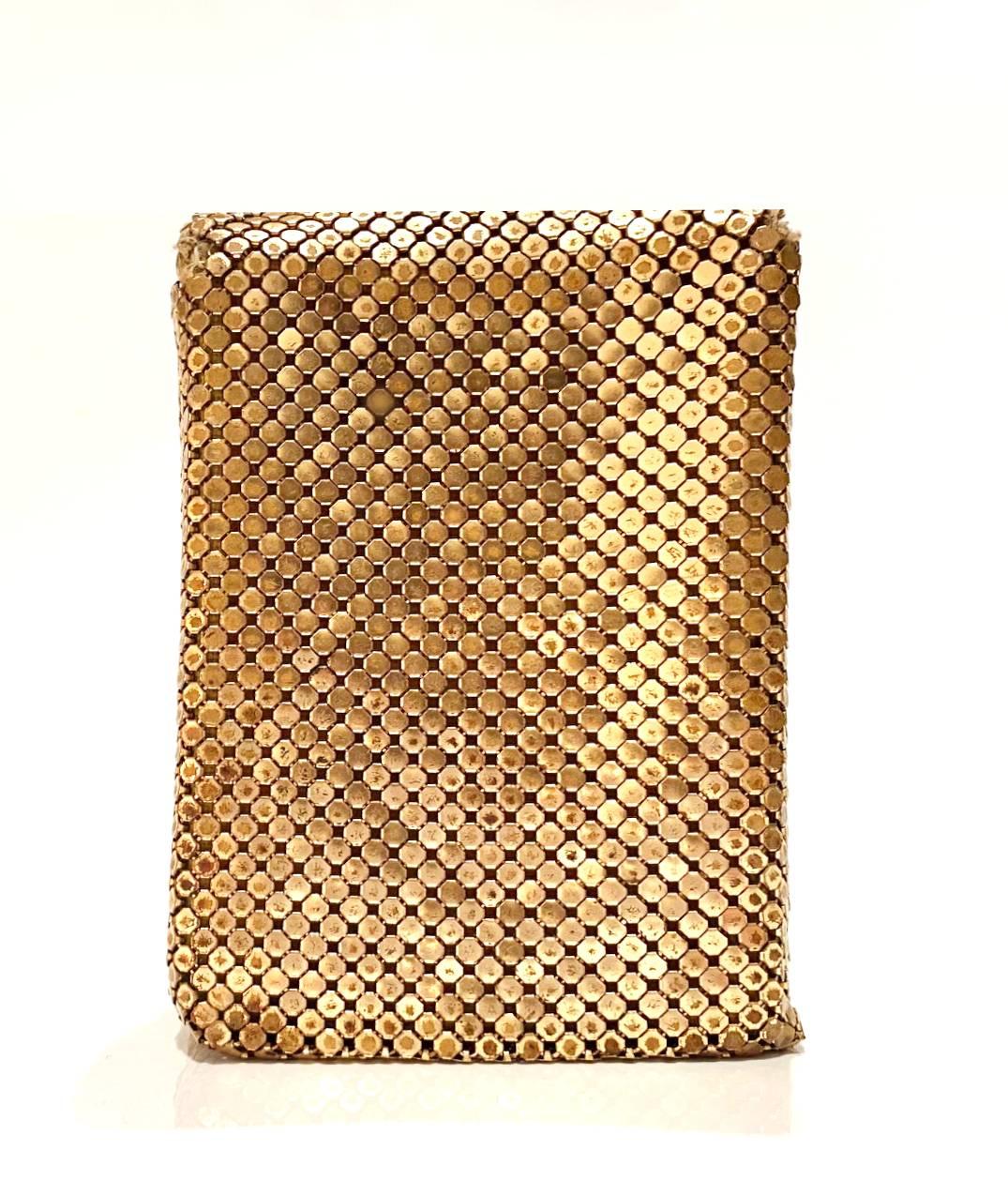 Rare Gucci Gold mesh metal smoking box, front logo plaque, rigid box structure, opening top 
Condition: vintage, 1980s, good, shows signs of use in and out, some scuff on liner as shown in pictures, overall good condition, top opens