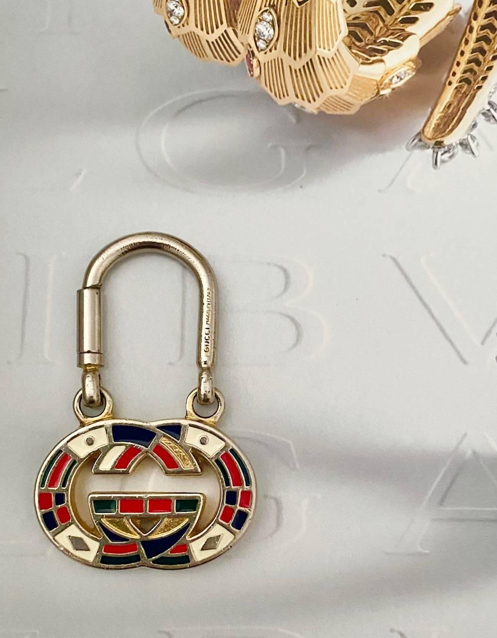 Beige 1980s Gucci Interlocking Logo Metal Enamel Keyring For Sale