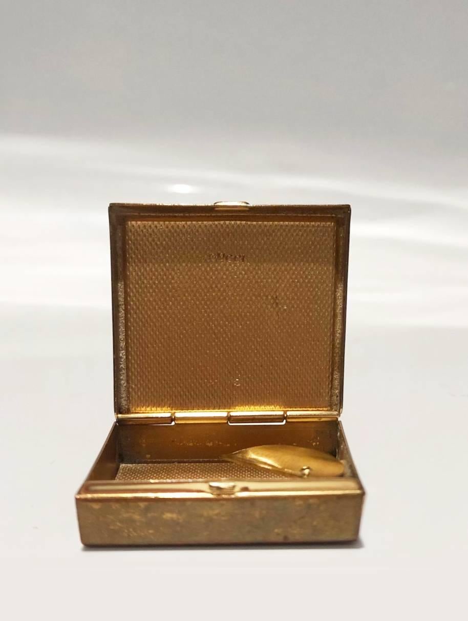 1980s GUCCI Logo Square Lidded Red and Gold Tone Metal Pocket Ashtray Pill box  In Good Condition In London, GB