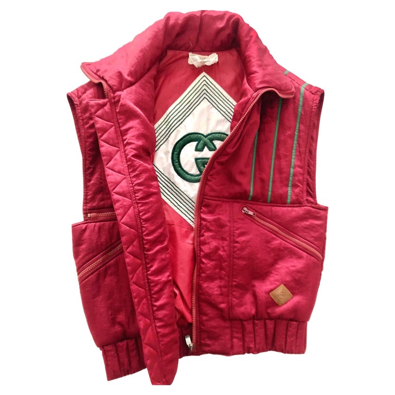 Vergadering buste Gunst 1980s Gucci Pink Logo Puffer Gilet Vest Jacket at 1stDibs | gucci puffer  vest, gucci vest jacket, gucci pink and green jacket