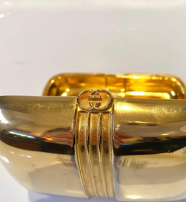 1980s Gucci Sherry Line Gold Tone Metal Soap Jewellery Pill Box In Good Condition For Sale In London, GB