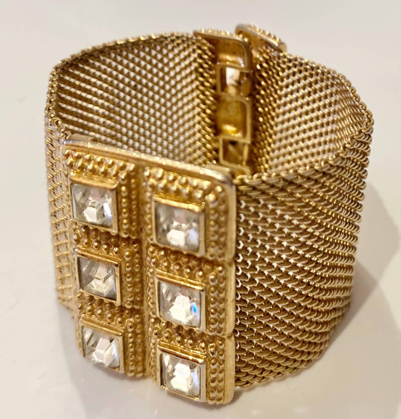 Gold plated mesh bracelet by Guy Laroche, front crystal detailing

Measurements:17.5x4cm

Weight: 66gr

Condition: 1980s, vintage, slight sign of wear 