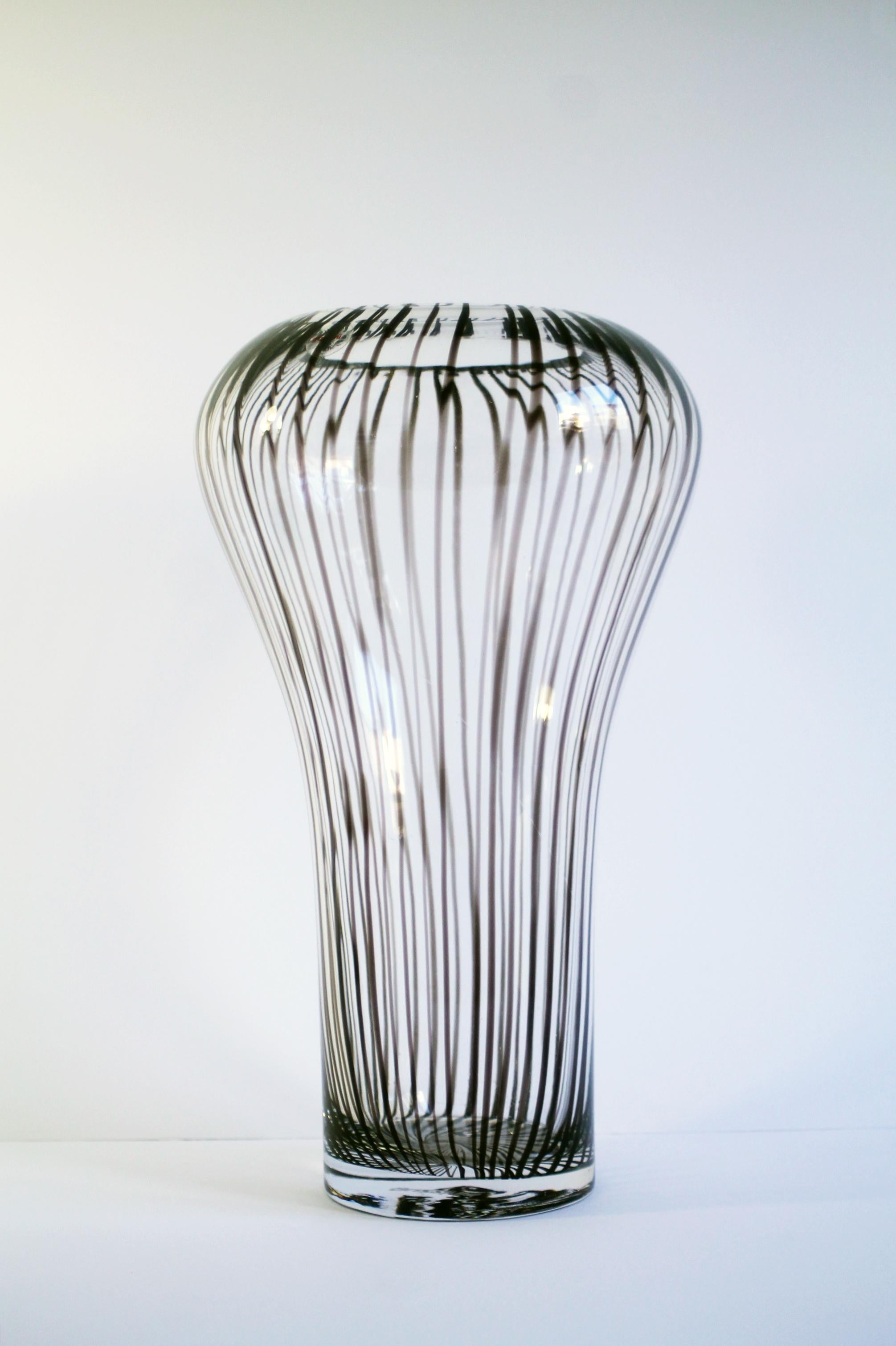 1980s Guzzini Murano glass vase (38hx22d cm) Mid century modern, like new! For Sale 3