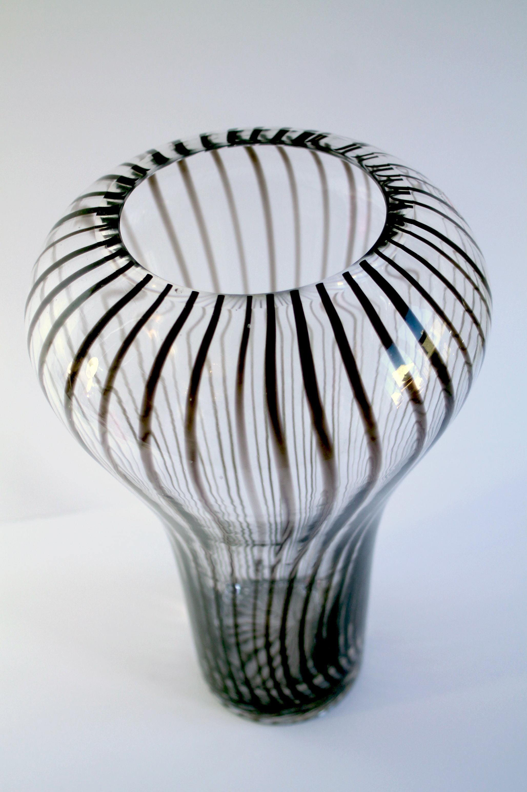 Late 20th Century 1980s Guzzini Murano glass vase (38hx22d cm) Mid century modern, like new! For Sale