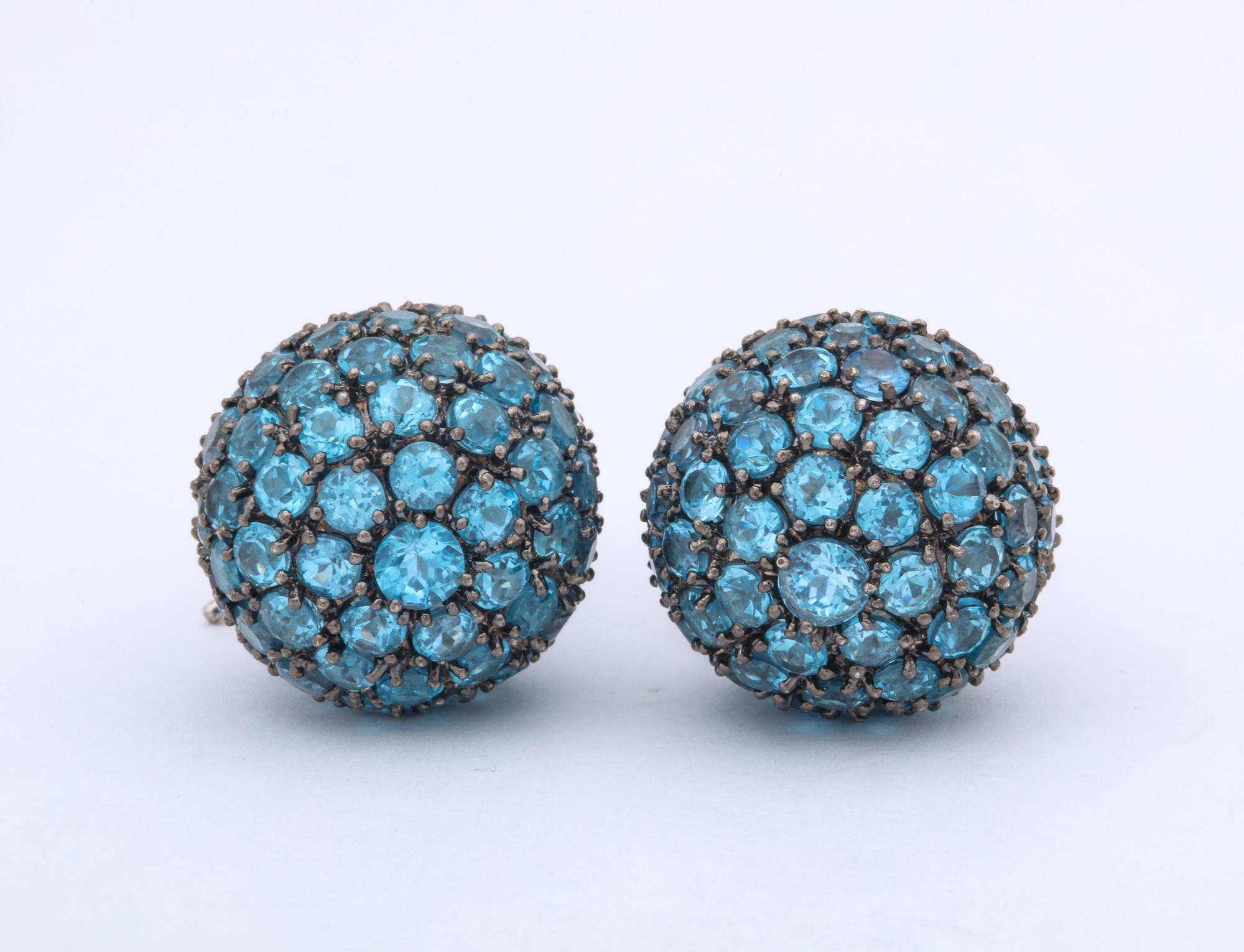 1980s Half Sphere Shape and Hanging Ball Blue Topaz Gold Drop Earrings In Good Condition In New York, NY