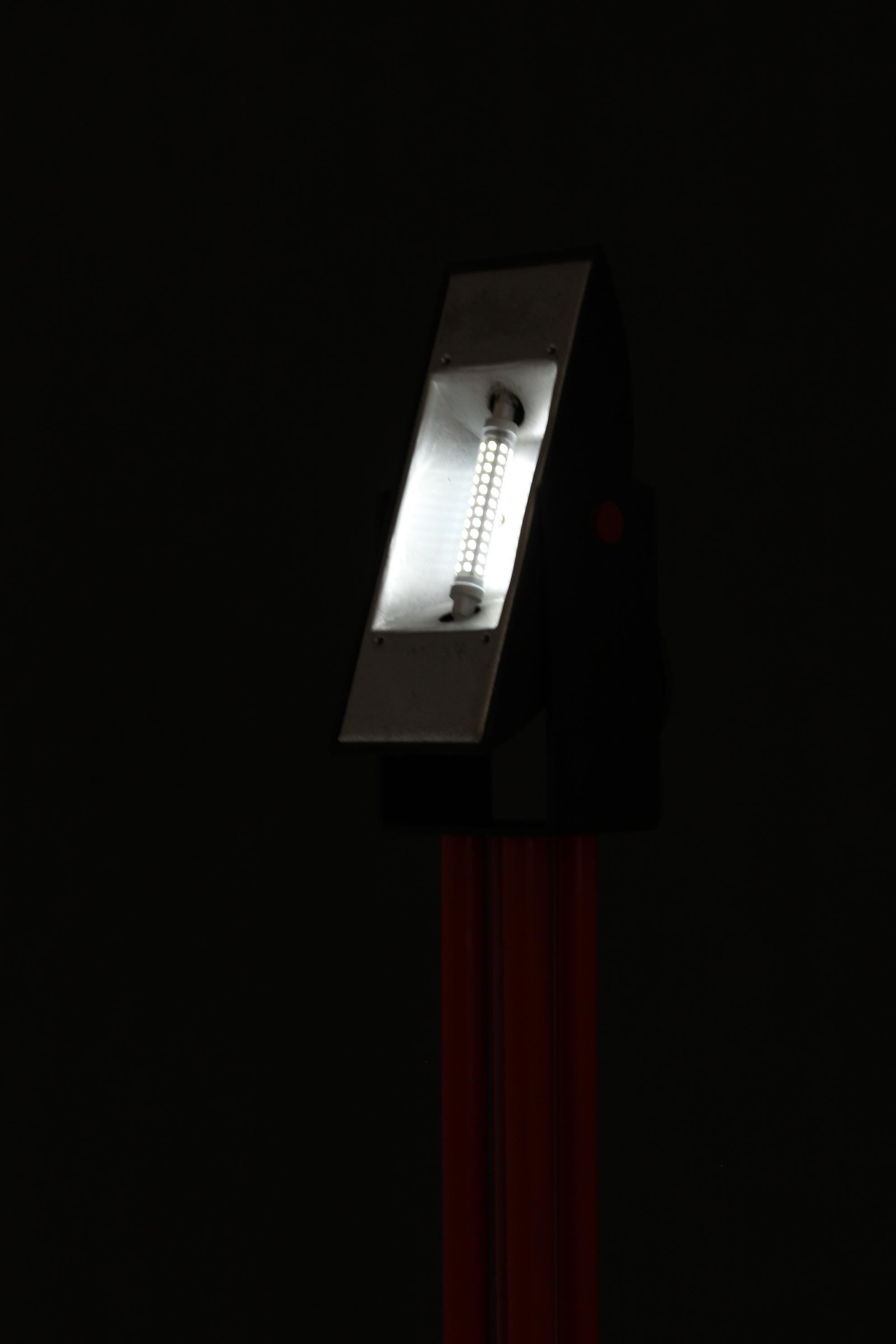 Lampada da terra alogena rossa anni '80, Italia in vendita 1